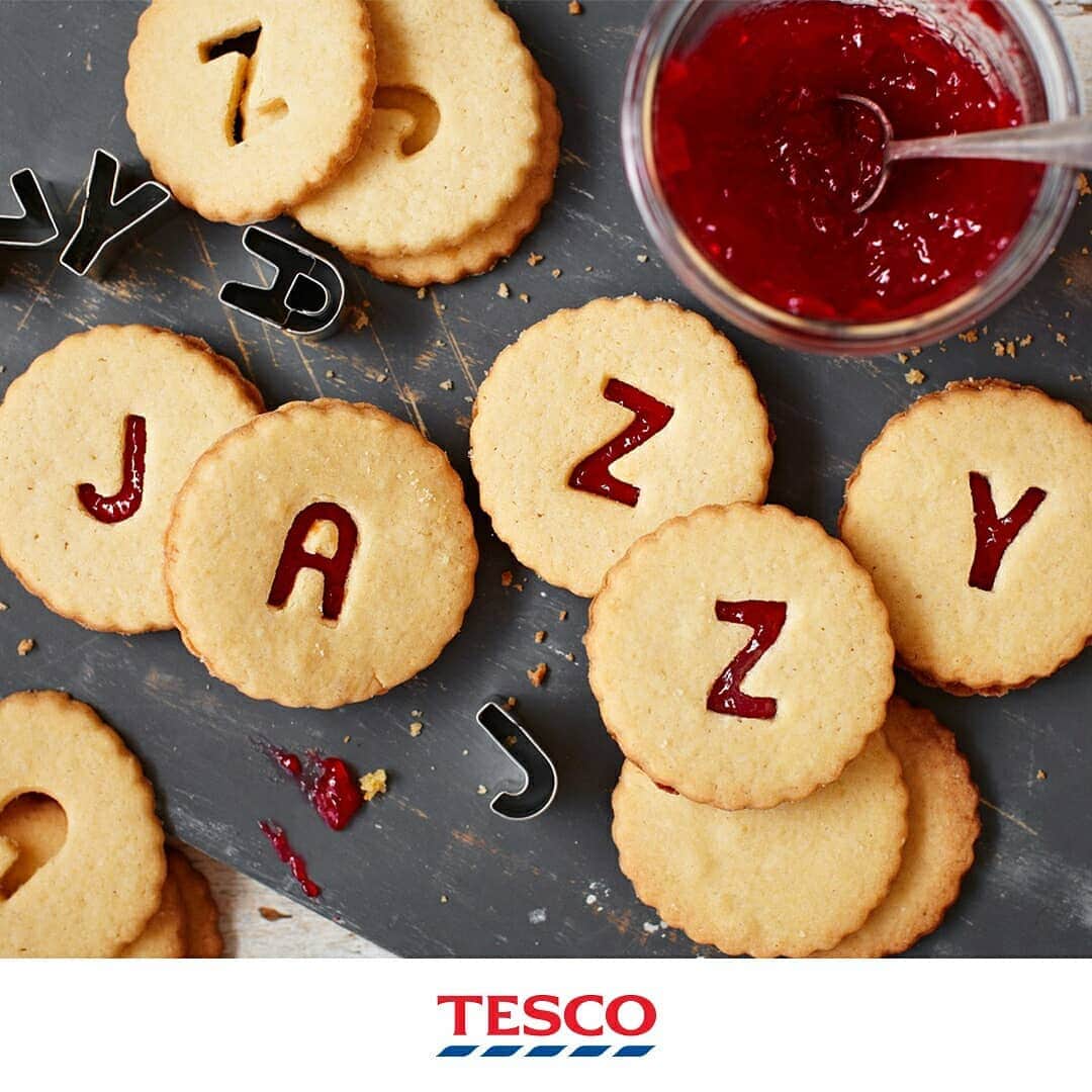Tesco Food Officialさんのインスタグラム写真 - (Tesco Food OfficialInstagram)「Which classic biscuit are you? Classy custard cream? Slightly spicy ginger nut? Jammy dodger always in a jam? Or a jaffa cake, the biscuit that’s on the fence... Enjoy a weekend finding out with these great family bakes.  Search ‘British biscuit recipes’ on Tesco Real Food for all these.」5月31日 21時04分 - tescofood