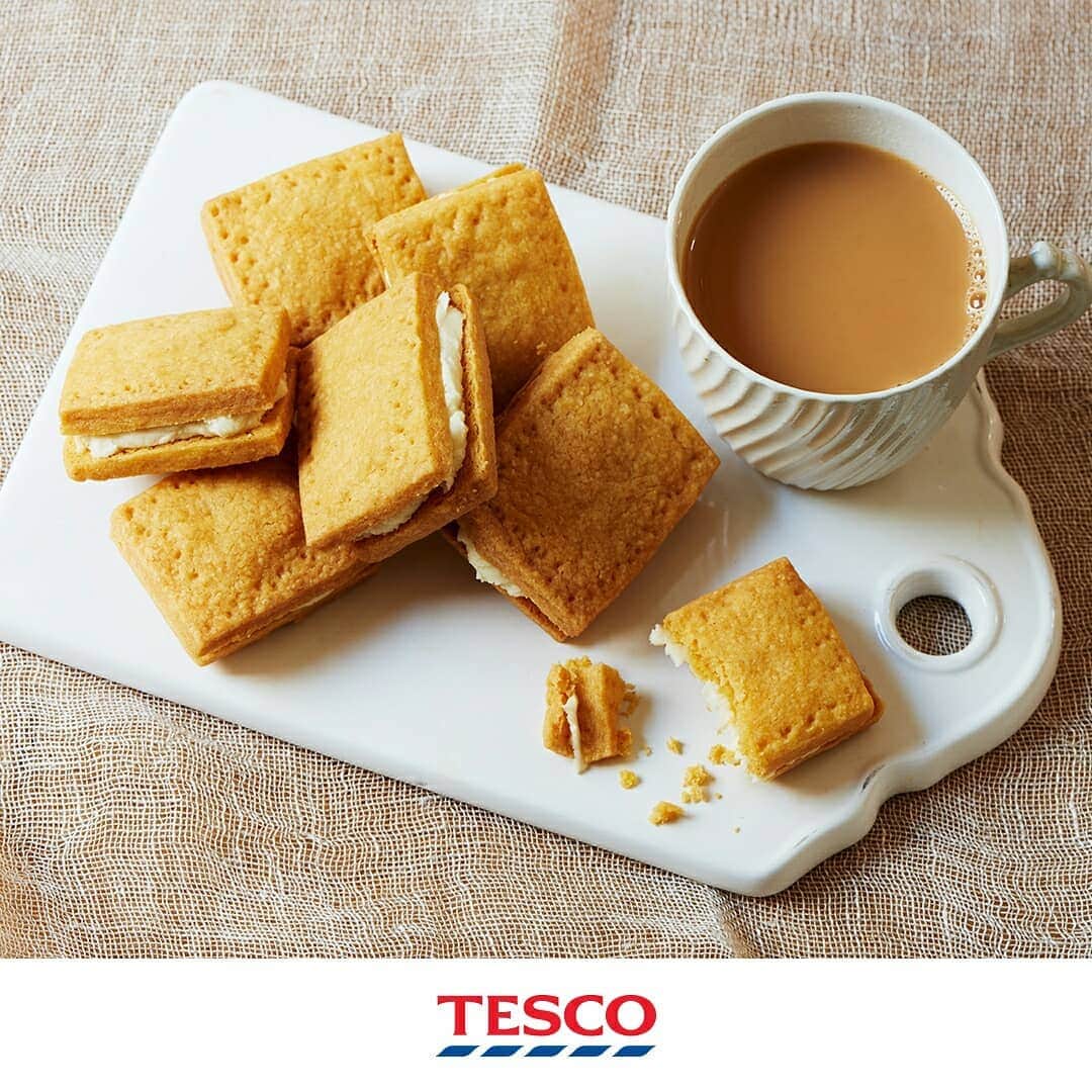Tesco Food Officialさんのインスタグラム写真 - (Tesco Food OfficialInstagram)「Which classic biscuit are you? Classy custard cream? Slightly spicy ginger nut? Jammy dodger always in a jam? Or a jaffa cake, the biscuit that’s on the fence... Enjoy a weekend finding out with these great family bakes.  Search ‘British biscuit recipes’ on Tesco Real Food for all these.」5月31日 21時04分 - tescofood