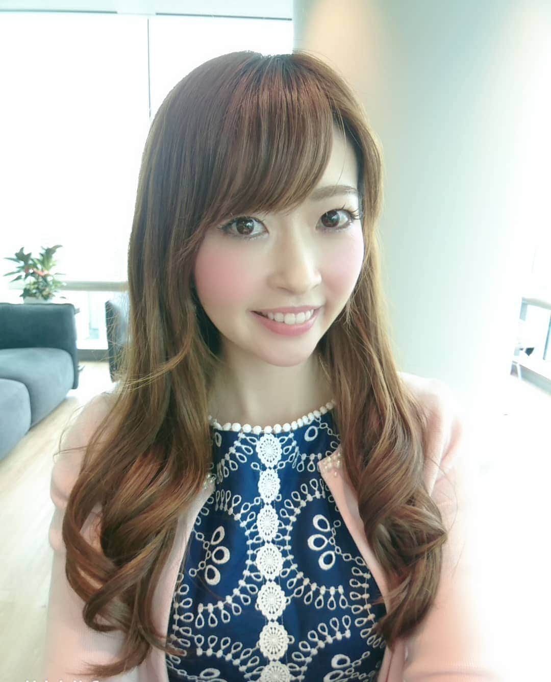 三浦真理子さんのインスタグラム写真 - (三浦真理子Instagram)「. ❤今週もお疲れさまです❤ . つい最近、見つけたTOCCAのワンピ着てます✨ . 紺色系のお洋服って持ってなかったんだけど素敵だと思いましたw . ピンクカーデと合わせたよ❣️❣️ . また全身撮ったらアップしますね🍀 . . #tocca #ワンピース #テンションあがる #金曜日 #お疲れさま #トッカ #ワンピ #smile #pleasefollowme #instagood #お気に入り #お気に入りコーデ #コーディネート #haveaniceday #tgif #tgifridays #❤️ #🌈 #清楚系 #可愛いものが好き」5月31日 21時16分 - marigram.22