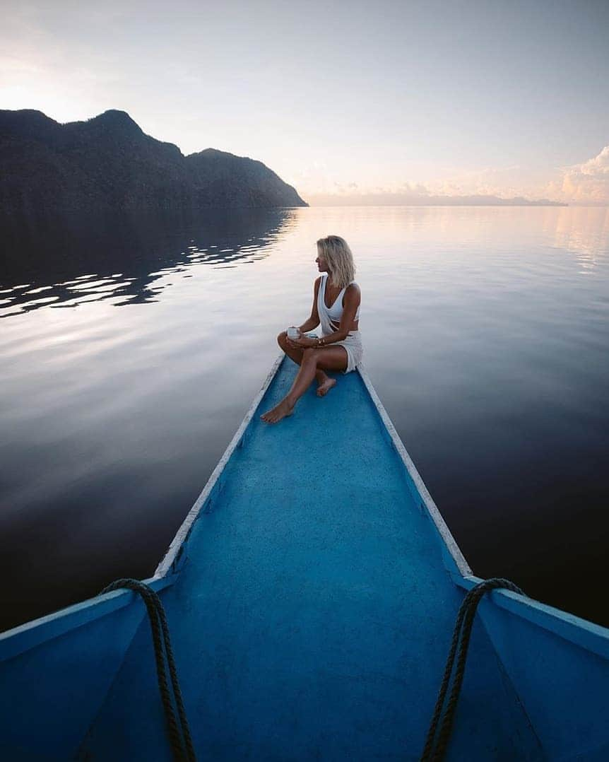 Discover Earthさんのインスタグラム写真 - (Discover EarthInstagram)「With its crystal clear waters, pristine white beaches and the gorgeous limestone formations that surround them, Coron Island in the Philippines is a piece of paradise ! Which of these photos do you like the most ? 🌴🇵🇭 Is Coron on your bucket list ? Tag your travel partners now ! — 📍#DiscoverPhilippines — 📸 Photos by @emmett_sparling」5月31日 21時32分 - discoverearth