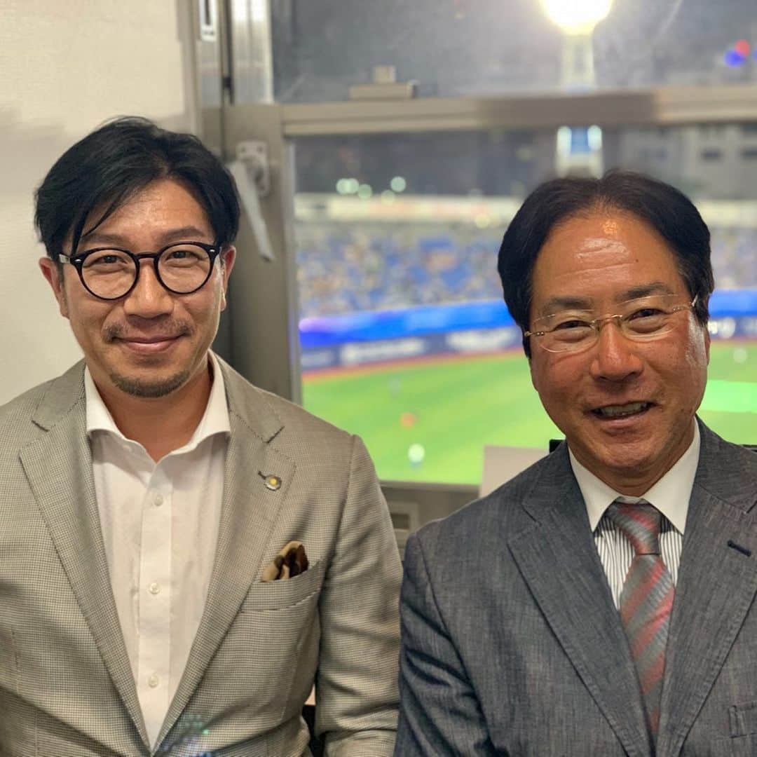 のインスタグラム：「⚾️⚾️ 本日2試合目の解説🎙 ・ 横浜スタジアムより実況:林正浩アナウンサーと一緒に「DeNA×ヤクルト」戦をお伝え致しました。 ・ #NPB #プロ野球 #セリーグ #横浜denaベイスターズ #3連勝 #東京ヤクルトスワローズ #15連敗 明日は #ドラフト1位 #投手 同士の投げ合いに期待！ #DAZN #横浜スタジアム #girlsday #egirls #happiness #始球式 #国歌独唱 #プロ野球解説者 #多村仁志 #ちょっと疲れてる #髪型乱れてる」