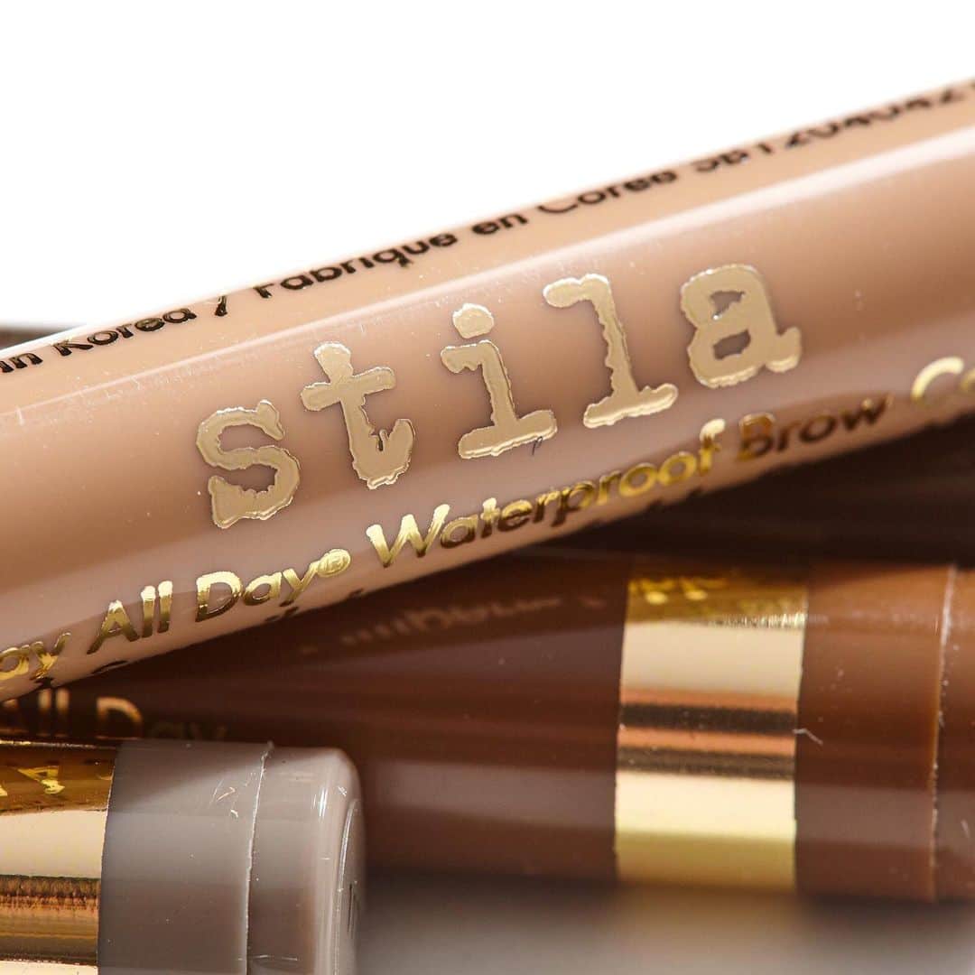 Stila Cosmeticsさんのインスタグラム写真 - (Stila CosmeticsInstagram)「Beat the heat, and never sweat over your brow color staying 💦 Stay All Day Waterproof Brow Color has a unique brush tip pen that creates hair-like strokes so brows look naturally full, finished, and defined 🤩  Our waterproof formula means no need to reapply 🙌 #stilacosmetics #brows #ulta  Available @ultabeauty」5月31日 21時40分 - stilacosmetics