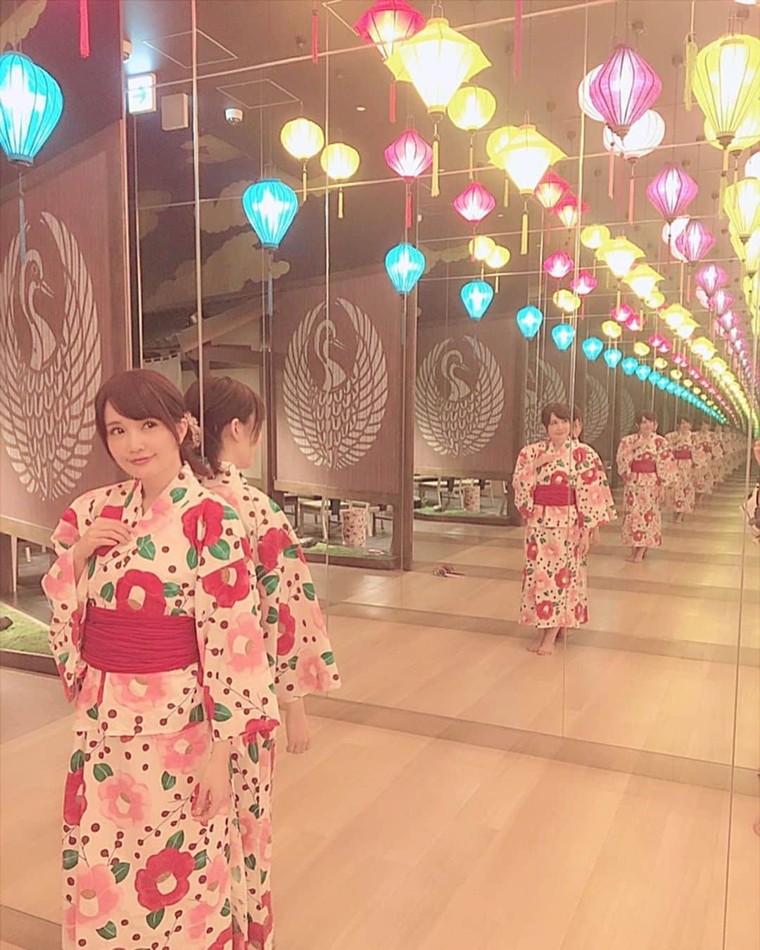 浅井麻里さんのインスタグラム写真 - (浅井麻里Instagram)「♨️👘﻿ ﻿ 旅記事を書かせていただいてる『旅色』﻿ 大阪旅行の記事が掲載されてます💕📝﻿ ﻿ 2月にオープンしたばっかりの大阪の新スポット﻿ 「空庭温泉 OSAKA BAY TOWER」✨﻿ 関西最大級の温泉型テーマパークなの♨️﻿ ﻿ ﻿ まるで、安土桃山時代に﻿ タイムスリップしたみたい！😍💕﻿ (写真6枚スライドしてね)﻿ ﻿ 風情ある街並みが広がってて、﻿ 館内着として浴衣が着られたり👘﻿ 女の子達があちこちで写真を撮ってるくらい﻿ 写真映えスポットがたくさんあったり📸﻿ ﻿ もちろん温泉も気持ちよくて最高❤️﻿ 鳥居が並んでてお散歩できるお庭や足湯、 ご飯やお土産のお店や岩盤浴もあって充実❤️👍 非日常を感じられる素敵な空間に飛び込んで、﻿ ゆったりした時の流れを感じられます✨﻿ ﻿ ストーリーにリンクつなげとくので、﻿ わたしが書いた旅記事読んでみてください🎵﻿ 写真もいっぱいのっけてます！🙋‍♀️﻿ ﻿ ﻿ 本屋さんで販売中の雑誌『旅色』にも﻿ モデルとして出させていただいてるから、﻿ そっちも見てねー❤️😘 (詳細は過去投稿へ)﻿ ﻿ ﻿ #大阪#空庭温泉#温泉#浴衣#温泉浴衣#温泉女子#温泉旅行#旅色#タビノタネ#東京女子部」5月31日 21時43分 - mari_asai_625