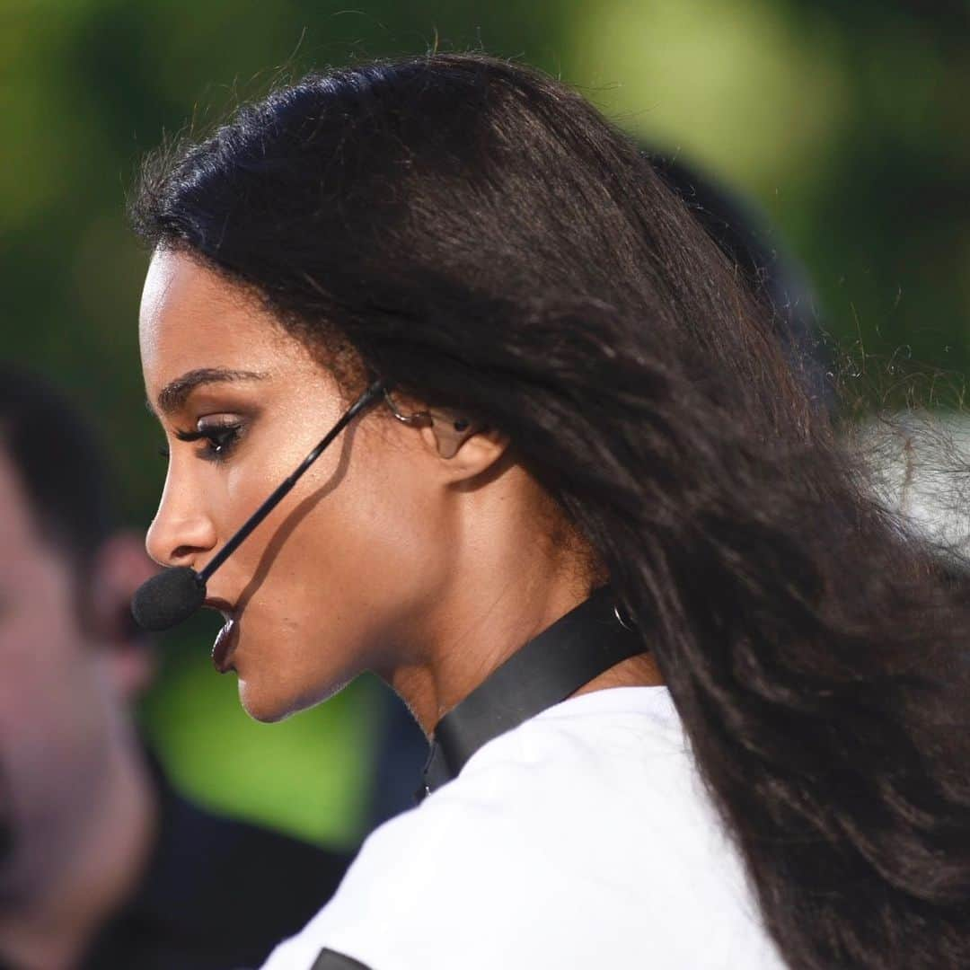 Good Morning Americaさんのインスタグラム写真 - (Good Morning AmericaInstagram)「LEVEL UP! @ciara is here! #CiaraOnGMA 🔥🔥🔥🔥 LINK IN BIO FOR HER PERFORMANCE 🙌」5月31日 21時44分 - goodmorningamerica