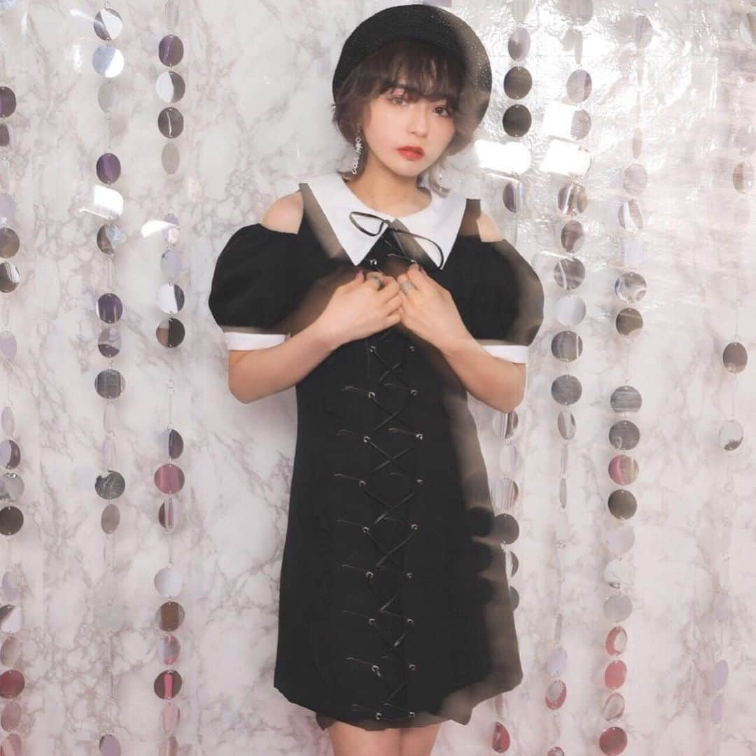 BUBBLESさんのインスタグラム写真 - (BUBBLESInstagram)「ㅤㅤㅤㅤㅤㅤㅤㅤㅤㅤㅤㅤㅤ 🛁SHIBUYA109 RENEWAL OPEN 1DAY LATER🛁 ㅤㅤㅤㅤㅤㅤㅤㅤㅤㅤㅤㅤㅤ 渋谷109リニューアルオープンまで【あと1日】📢 ついに！明日6/1(土)にオープン🛁💕 ㅤㅤㅤㅤㅤㅤㅤㅤㅤㅤㅤㅤㅤ 明日から発売する渋谷店先行販売アイテムを 一足先にご紹介🙊👏🏻✨ ㅤㅤㅤㅤㅤㅤㅤㅤㅤㅤㅤㅤㅤ ______________________________________________ ㅤㅤㅤㅤㅤㅤㅤㅤㅤㅤㅤㅤㅤ フロントのスピンドルが目を惹くワンピース🦋✨ オフショル型のパフスリーブが気になる二の腕もカバーしてくれるのが嬉しいポイント😘👏🏻 シルエットとバランスにこだわったオススメの1着💋💕 ㅤㅤㅤㅤㅤㅤㅤㅤㅤㅤㅤㅤㅤ 【レースアップオープンショルダーワンピース】 ￥7,452 color : black/beige/check ㅤㅤㅤㅤㅤㅤㅤㅤㅤㅤㅤㅤㅤ ㅤㅤㅤㅤㅤㅤㅤㅤㅤㅤㅤㅤㅤ 💒BUBBLES渋谷109店 先行販売商品 ⏰6/1(土)より発売  ㅤㅤㅤㅤㅤㅤㅤㅤㅤㅤㅤㅤㅤ 💒BUBBLES原宿店 ⏰6/7(金)より発売  ㅤㅤㅤㅤㅤㅤㅤㅤㅤㅤㅤㅤㅤ 🖥ONLINE STORE @supamo_tokyo ㅤㅤㅤㅤㅤㅤㅤㅤㅤㅤㅤㅤㅤ ⏰6/6(木)より発売 ______________________________________________  #bubblestokyo #bubbles_shibuya #re_bubbles #renewalopen #bubblessawthecity #bubbles  #fashion #style #bubbles_BS60977」5月31日 21時51分 - bubblestokyo