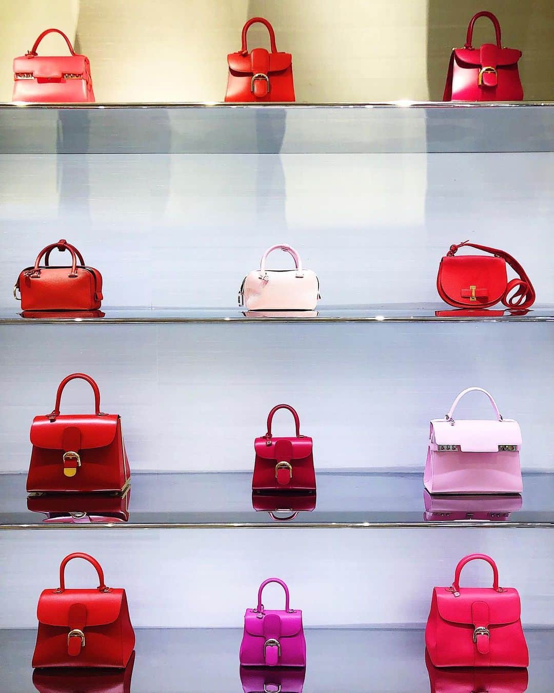 barneysnyofficialさんのインスタグラム写真 - (barneysnyofficialInstagram)「Rows and rows of rose @delvaux. Tell us in the comments which bag you choose and tap the photo to shop.」5月31日 22時03分 - barneysny