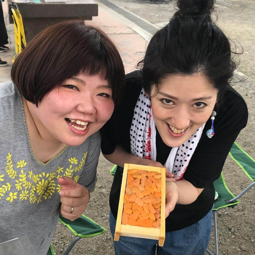 森田展義さんのインスタグラム写真 - (森田展義Instagram)「貝塚にある 『二色の浜』なる処で 『BBQ』なるもので 『雲丹』なるものと 『鮑』なるものと 『いがわゆり蚊全力焼き鳥』なるものと 『山本奈臣実全力アヒージョ』なるものを食す！  #なる処 #なるもの食し  #nobmorley #森田展義 #二色の浜 #BBQ #アクサの杉ちゃん 差し入れ #雲丹 #鮑 #いがわゆり蚊 全力 #焼き鳥 #山本奈臣実 全力 #アヒージョ #絶品なるもの #食しログ #2019年最高バーベキュー #ノミネート #ファンタ でちょける #内場勝則 兄さん #前田まみ ちゃん #湯澤花梨 ちゃん #フリスビー先生」5月31日 21時57分 - nobmorley