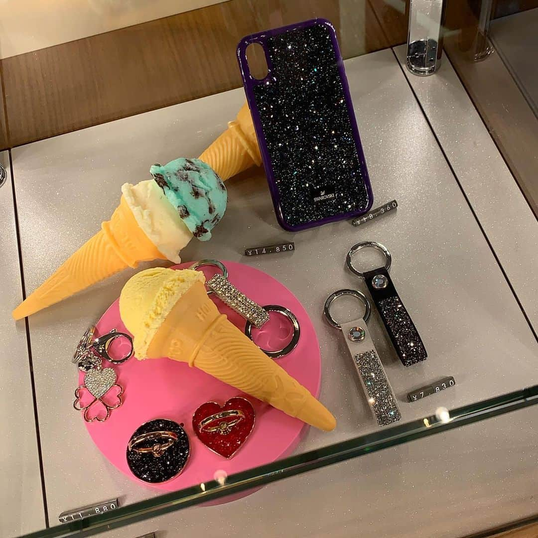 タイキさんのインスタグラム写真 - (タイキInstagram)「明日からスタートする @SWAROVSKI の Pop up Store in 表参道ヒルズに 一足お先に遊びに行ってきました 😆💕 カニのネックレスしていったカニ 🦀✨ 今の自分にぴったりです 😁  6月23日まで開催されているらしいですよ 🍌🍦🍭✨ #followyourdesires #スワロフスキー表参道 #スワロフスキージュエリー」5月31日 21時57分 - taiki_jp