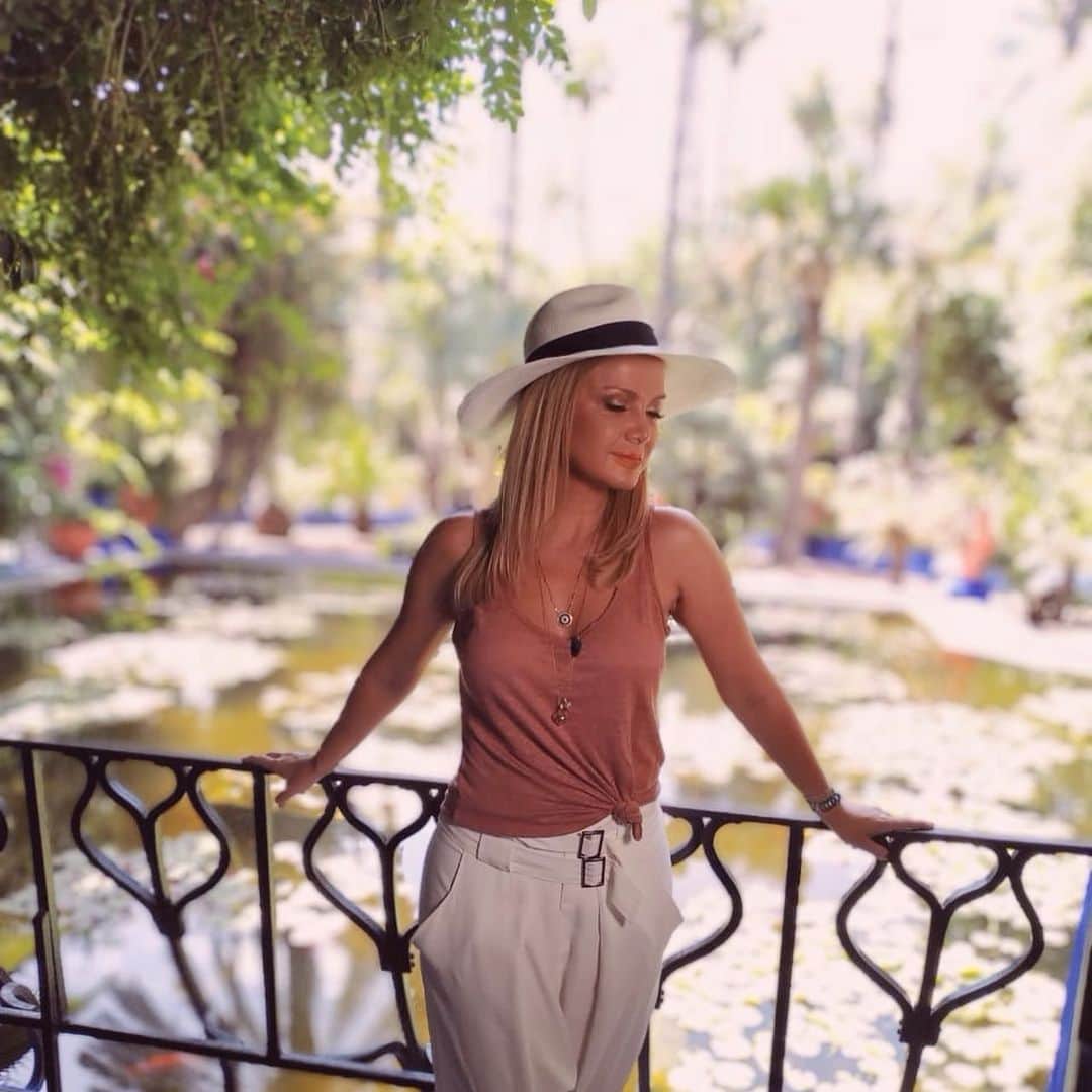 Eliana Michaelichin Bezerraのインスタグラム：「Le Jardin Majorelle #marrakech #programaeliana #eliana #lejardinmajorelle Foto: @silvinhocamera Agencia de viagem: @moroccoimperial 🇲🇦」