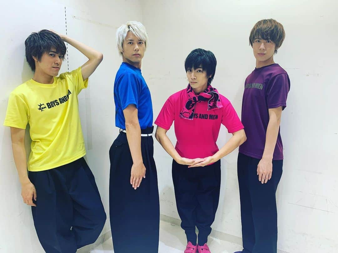 BOYS AND MENさんのインスタグラム写真 - (BOYS AND MENInstagram)「本日は渋谷マルイさんにてイベントでした‼️ 6/13からいよいよ誠のZeppツアーが始まります✨  #ボイメン #誠 #本田剛文 #勇翔 #平松賢人 #土田拓海 #吉原は今日はお休みでした #焼肉食べました #平松が焼き係」5月31日 22時01分 - boysandmen_official