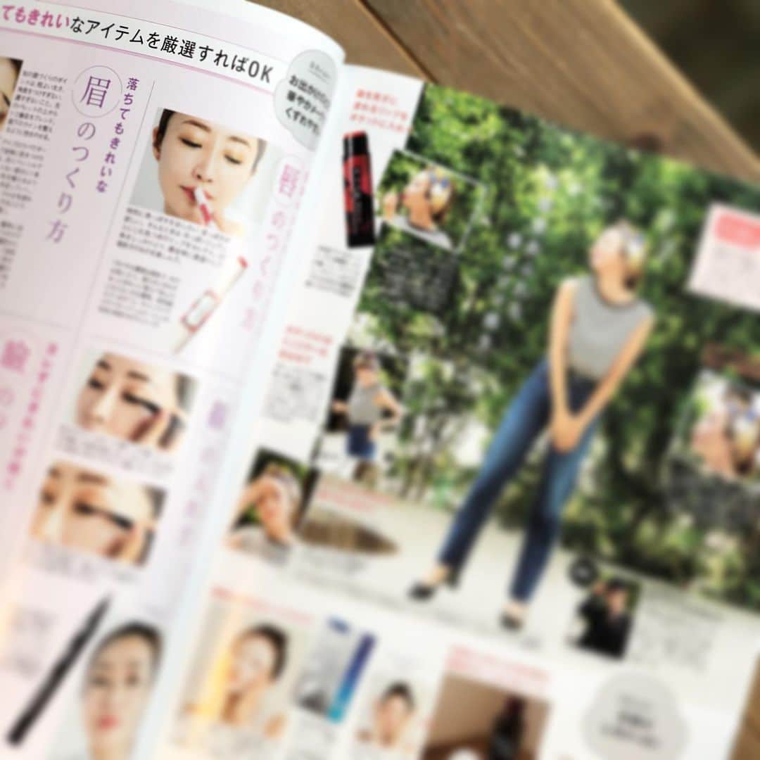 神崎恵さんのインスタグラム写真 - (神崎恵Instagram)「只今発売中の @mart.magazine にて ドラッグストアコスメのお話を8ページにわたりご紹介しています。 メイク方法やスキンケア、日常の中でのいろいろなポイントをぎゅっと詰め込んだ特集です。 ぜひ読んでいただけたら嬉しいです😊 #mart  #ドラッグストアコスメ」5月31日 22時12分 - megumi_kanzaki