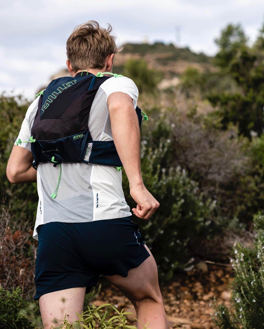 ミレーさんのインスタグラム写真 - (ミレーInstagram)「Fast on the paths 📷 @stefcande  #MilletRiseUp #trail #trailrunning #running #mountainrunning #mountainequipment #fastandlight」5月31日 22時08分 - millet_mountain