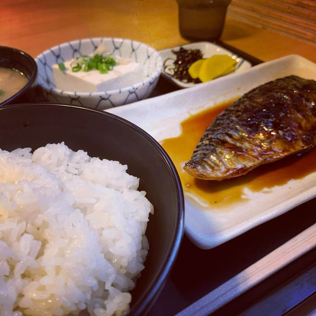 佐久間一行さんのインスタグラム写真 - (佐久間一行Instagram)「渋川マリン水族館のまわりも魅力的なところばかりでした！！！ ヤフーブログにまとめます！  ちなみに明日(6月1日)からアメブロになります！  #渋川海岸 #海 #瀬戸内海 #三角 #綺麗に聞こえる #ウグイス #喫茶店 #見晴らし #王子が丘パークセンター #大阪屋 #聖 #ひじり #魚定食 #サバの照り焼き #佐久間一行 #岡山 #岡山県 #玉野市 #渋川」5月31日 22時09分 - sakuzari