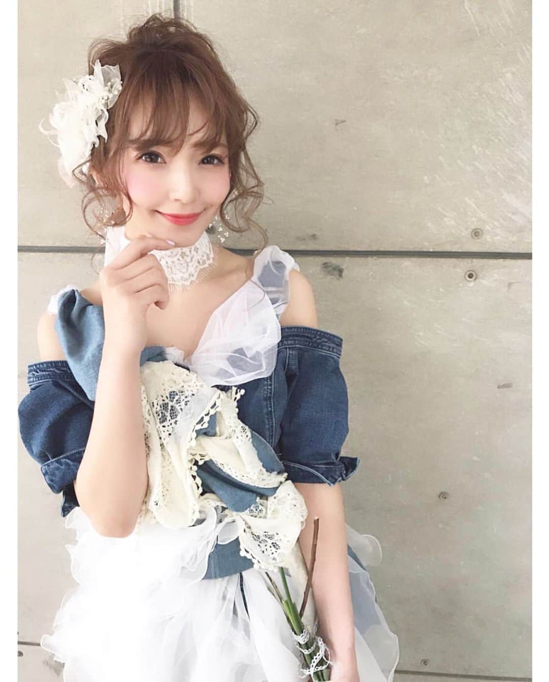 プレ花嫁の結婚式準備アプリ♡ -ウェディングニュースさんのインスタグラム写真 - (プレ花嫁の結婚式準備アプリ♡ -ウェディングニュースInstagram)「可愛いすぎる♡キュンとしちゃうヘアメイクフォト9選🌿💕 . . ➸➸➸➸➸➸➸💒➸➸➸➸➸➸➸ 同じ式場の卒花嫁さんの 本物の料金&見積もり&写真が見れる✨ . #ウェディングニュース式場検索 👰 . アプリ： @weddingnews_editor web版： @weddingnews_concierge ➸➸➸➸➸➸➸➸➸➸➸➸➸➸➸➸ . . こちらのお写真は #ブライダルヘア メイクアーティスト @daisuke_5511 さんからリグラムさせていただきました🌟 . #ウェディングニュース のタグにお写真を投稿してくださり、ありがとうございました😊✨ . . . #ナチュラル でふんわりした雰囲気が可愛い💕daisuke_5511さんの #ヘアメイク 💄✨ . 1枚目は #モデル @yuuka_stagram さんの笑顔にキュンとしちゃう💕ナチュラルな #ラプンツェルヘア 😍💕 . ふわふわのイエロー #チュールドレス にライトブルー×グリーンのお花の #ヘッドドレス の組み合わせがとても可愛いですよね🌿✨ . daisuke_5511さんの作るヘアはどれもニュアンスや抜け感がとても素敵で憧れちゃいますね💓 . 他のヘアもおしゃれで素敵なのでぜひスワイプ👉🏻してチェックしてみてくださいね✨♩ . . . ＼📷投稿お待ちしています／ . 花嫁はもちろん、業者さんも大歓迎✨ アナタのお写真をご紹介してもOKという方は、ぜひ #ウェディングニュース にお写真を投稿してください💕 . . ⬇︎関連アカウント⬇︎ . 💒式場検索 【 @weddingnews_concierge 】 👰マイレポ花嫁 【 @weddingnews_brides 】 . . その他、編集部からの連絡専用 @weddingnews_contact や、スタッフ個人の連絡用として @WN_xxxx（xxxは個人名）があります💕 . ………………………………………… ❤️WeddingNewsとは？ . 花嫁のリアルな”声”から生まれた 花嫁支持率No1✨スマホアプリです📱💕 . . 🌸知りたい… #結婚式準備 に役立つ記事を毎日150件配信中♩ . 🌸見たい… インスタの #ウェディング 系投稿TOP100が毎日チェックできる＊IG画像の複数ワード検索も可♩ . 🌸叶えたい… #結婚式 関連の予約サイトが大集合♩ . 🌸伝えたい… 自分の結婚式レポ『マイレポ』が簡単に作れる♩卒花嫁のレポが読める♩ . . @weddingnews_editor のURLからDLしてね✨ . . . #プレ花嫁 #結婚  #花嫁  #ウエディング  #プレ花嫁準備 #2019秋婚 #ウェディングヘア #ヘアスタイル #ヘアアレンジ #ナチュラルウェディング #編み下ろし #ウェディングドレス #カラードレス #2019冬婚 #美容室 #プレ花嫁さんと繋がりだい」5月31日 22時16分 - weddingnews_editor