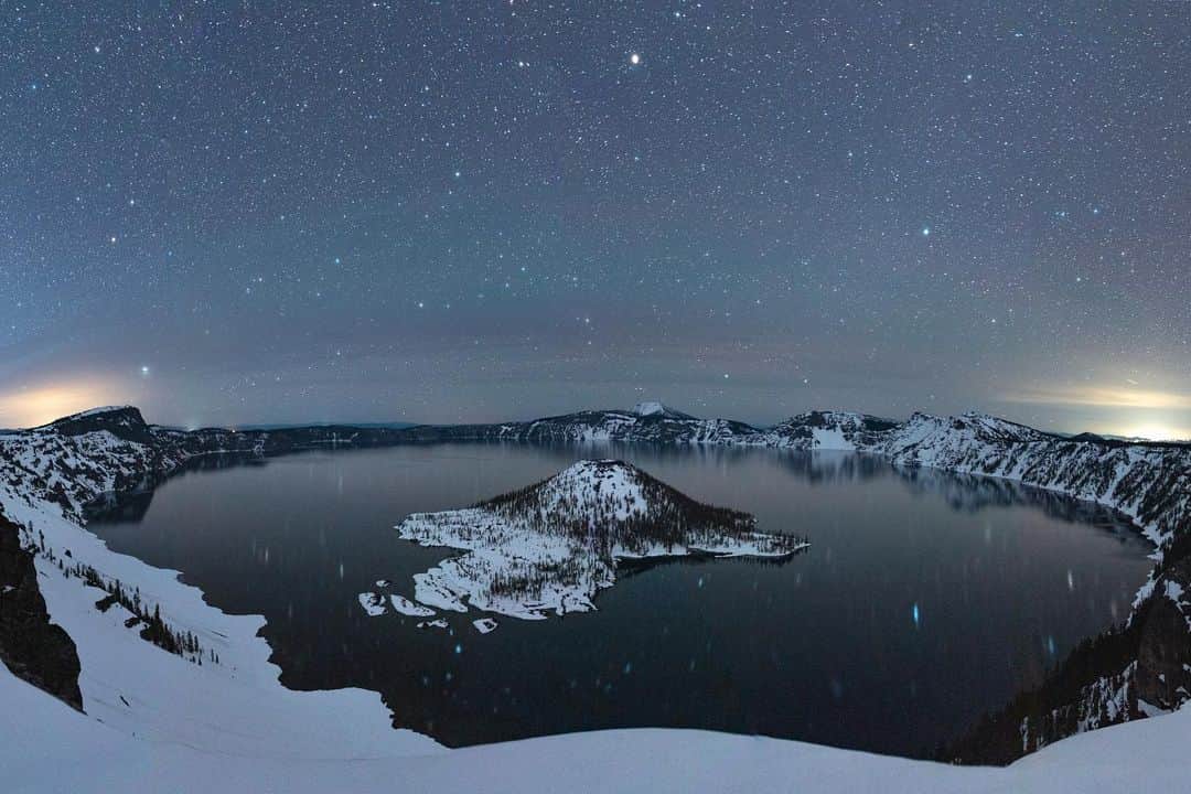 NikonUSAさんのインスタグラム写真 - (NikonUSAInstagram)「Thank you for sharing your out-of-this-world #astrophotography all month long! We’ve loved seeing all the amazing photos you’ve shared, like this shot by @sam_peters_nz. Gaze into the night sky with his stunning panorama of an Oregon evening in the mountains, captured using his #Nikon #D750 and AF-S #NIKKOR 20mm f/1.8G ED lens. What theme would you like to see for next month’s photo challenge? #astrophotography #nightsky #nightphotography #pnwdiscovered #landscape」5月31日 22時22分 - nikonusa