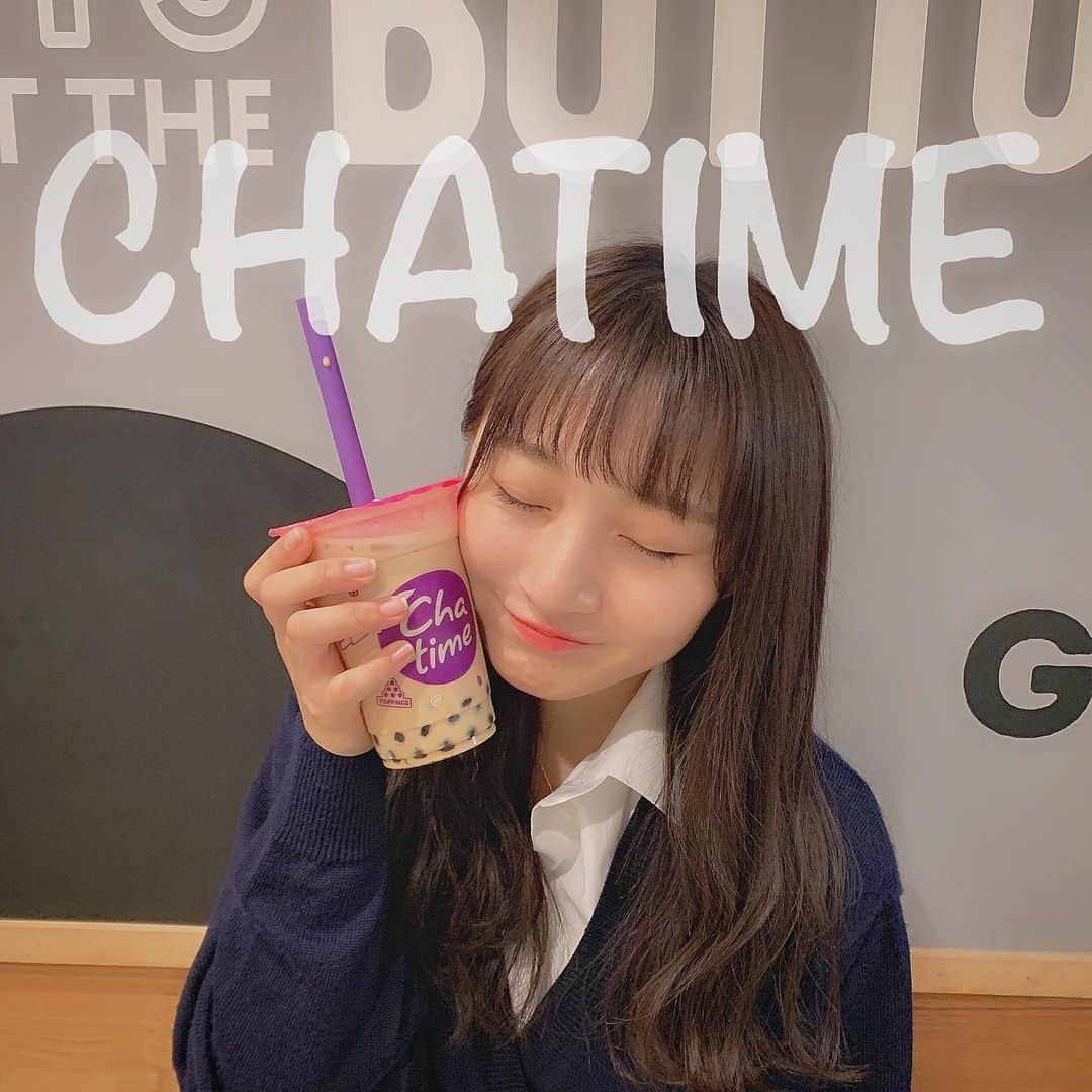 山本彩加さんのインスタグラム写真 - (山本彩加Instagram)「久しぶりにタピ活してきた❤︎﻿ ﻿ ﻿ 心斎橋のchatimeは初めて！！﻿ ミルクティー飲んだんだけど、紅茶がすっごく美味しいから最高すぎた！！！﻿ 紅茶の葉の感じがすきな方にはオススメ♡﻿ ﻿ ﻿ ﻿ ﻿ 私前にマンゴー飲んだけど、それもめっちゃ美味しかったよーー！！﻿ ﻿ ﻿ #タピオカ #タピ活 #chatime #紅茶 #ミルクティー #手書き加工  #放課後jk」5月31日 22時25分 - ayaka48_yanyan