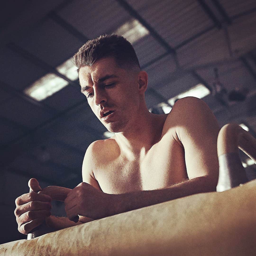 マックス・ウィットロックのインスタグラム：「“Practice makes perfect, perfection take time... be patient” . . #gymnast #gym #gymnast #traijing #bodyweightworkout #fitnessmotivation #fitness #motivation」