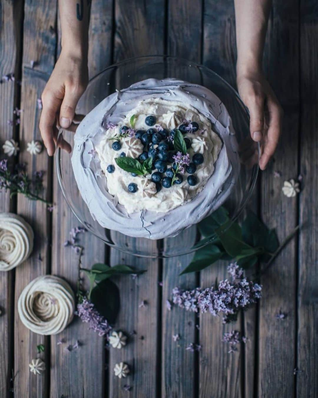 Our Food Storiesさんのインスタグラム写真 - (Our Food StoriesInstagram)「Favorite blueberry pavlova recipe 😋 Get it on the blog, link is in profile. Happy Friday guys! #ourfoodstories  ____ #pavlova #foodphotographer #foodstylist #summerfood #germanfoodblogger #tabledecor #saveurmag #houseandgarden #fellowmag #simplejoys #summermoood #countrysideliving #momentsofmine」5月31日 22時37分 - _foodstories_