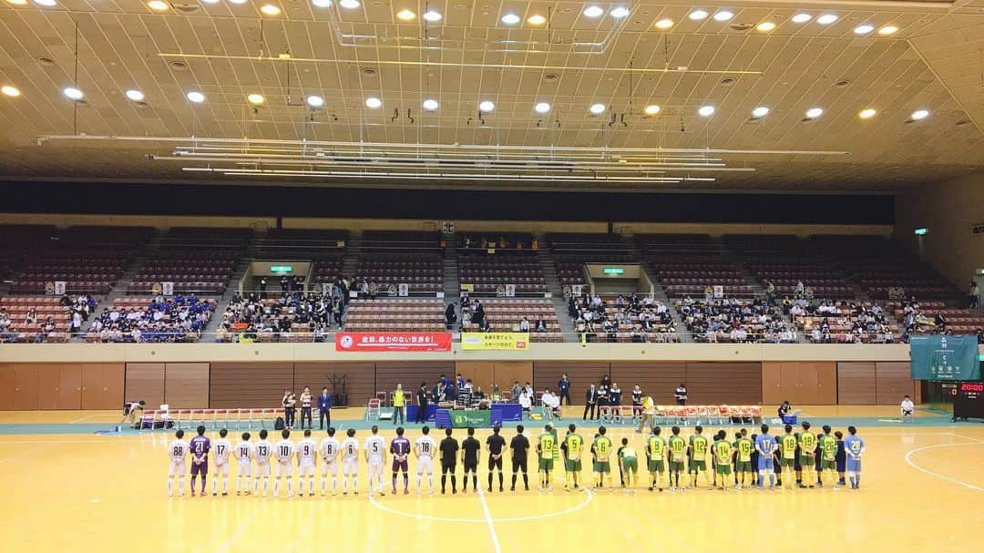 佐藤あり紗さんのインスタグラム写真 - (佐藤あり紗Instagram)「. . . フットサル観戦⚽️🏟 . With よしこ、みゆ、きい、ゆう . 楽しかったぁ～✊✊✊ 選手の声がよく聞こえたし 表情もしっかり見えた(ㆆ_ㆆ)ｼﾞｰｰ . 後半からは下の席で 見させていただき ボールが飛んできたらどう交わそうかばかり 考えていました😂😂😂 . 観客席には 知り合いがたくさん居た。笑 明日のベガルタ観戦も行くみたいです⚽️ ちなみに私もベガルタ参戦します🧡笑 . 宮城県のスポーツが好きな人は 宮城のスポーツ全部応援してくれている🤗 . . 皆さんフットサル おっもしろっいですよっ🤙🏻 . . #ヴォスクオーレ仙台 #シュライカー大阪 #フットサル #Fリーグ #宮城スポーツ盛り上げる #佐藤あり紗」5月31日 22時42分 - arisa_chu