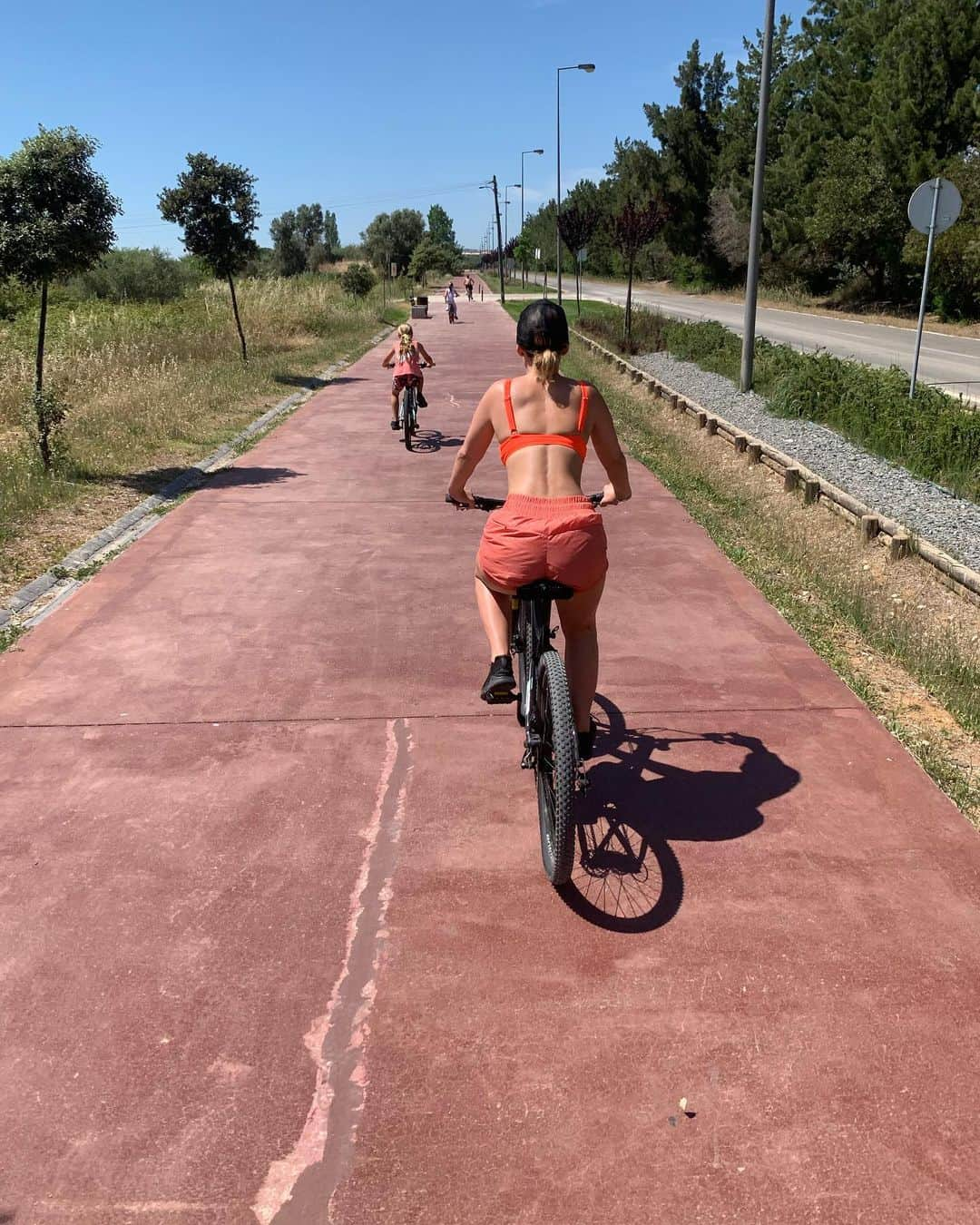 リオ・ファーディナンドさんのインスタグラム写真 - (リオ・ファーディナンドInstagram)「Makes my ❤️ pump even stronger when I see these 2 (@xkatiewright & tia) out and about together on girls days out🙌🏽 #fitness #fitnessmotivation #family #mygirls ❤️❤️」5月31日 22時42分 - rioferdy5