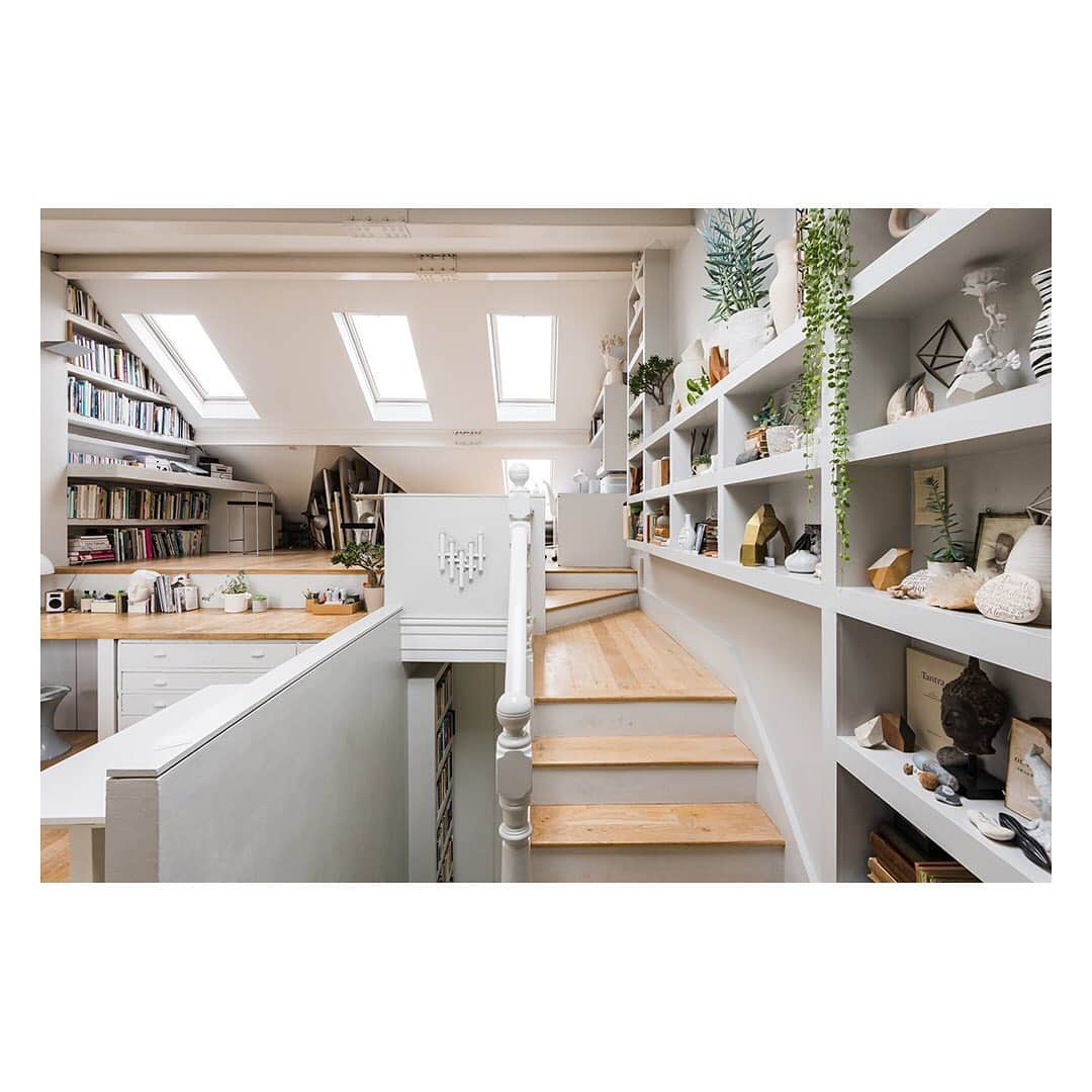 The Modern Houseさんのインスタグラム写真 - (The Modern HouseInstagram)「Picture Perfect: an expansive home in Crouch End with an impressive artist's studio on the top floor. Click the link in our bio see more.  #crouchend #workshop #artiststudio #creativespace」5月31日 22時45分 - themodernhouse