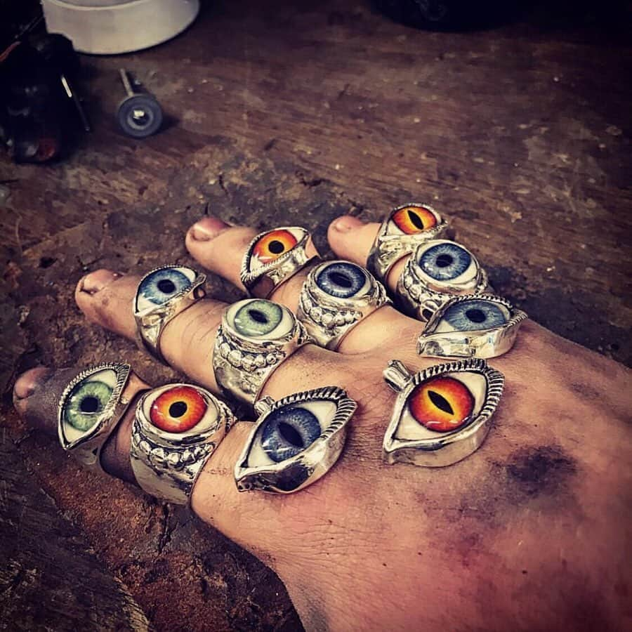 クレイジーピッグさんのインスタグラム写真 - (クレイジーピッグInstagram)「What’s your favourite type of eye? 👁 #eye #lashes #makeup #colourpop #eyeshadow #instahub #instafashion #hand #rings #silver #pendant #resin #handmade #claws #onfleek」5月31日 22時55分 - crazypigdesignslondon