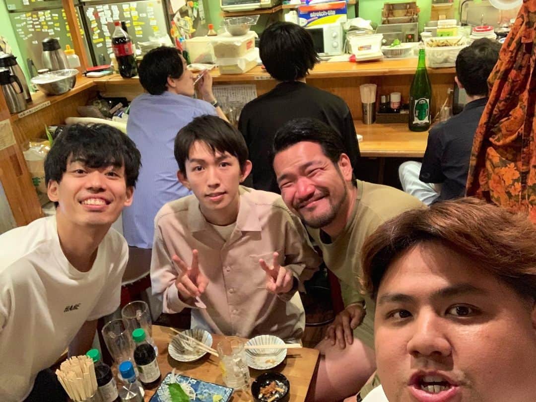 池田真一のインスタグラム：「昨日はルームメイト終わりにこうです！ 馬ちゃんおすすめの居酒屋めちゃくちゃ美味しいし楽しすぎた！」
