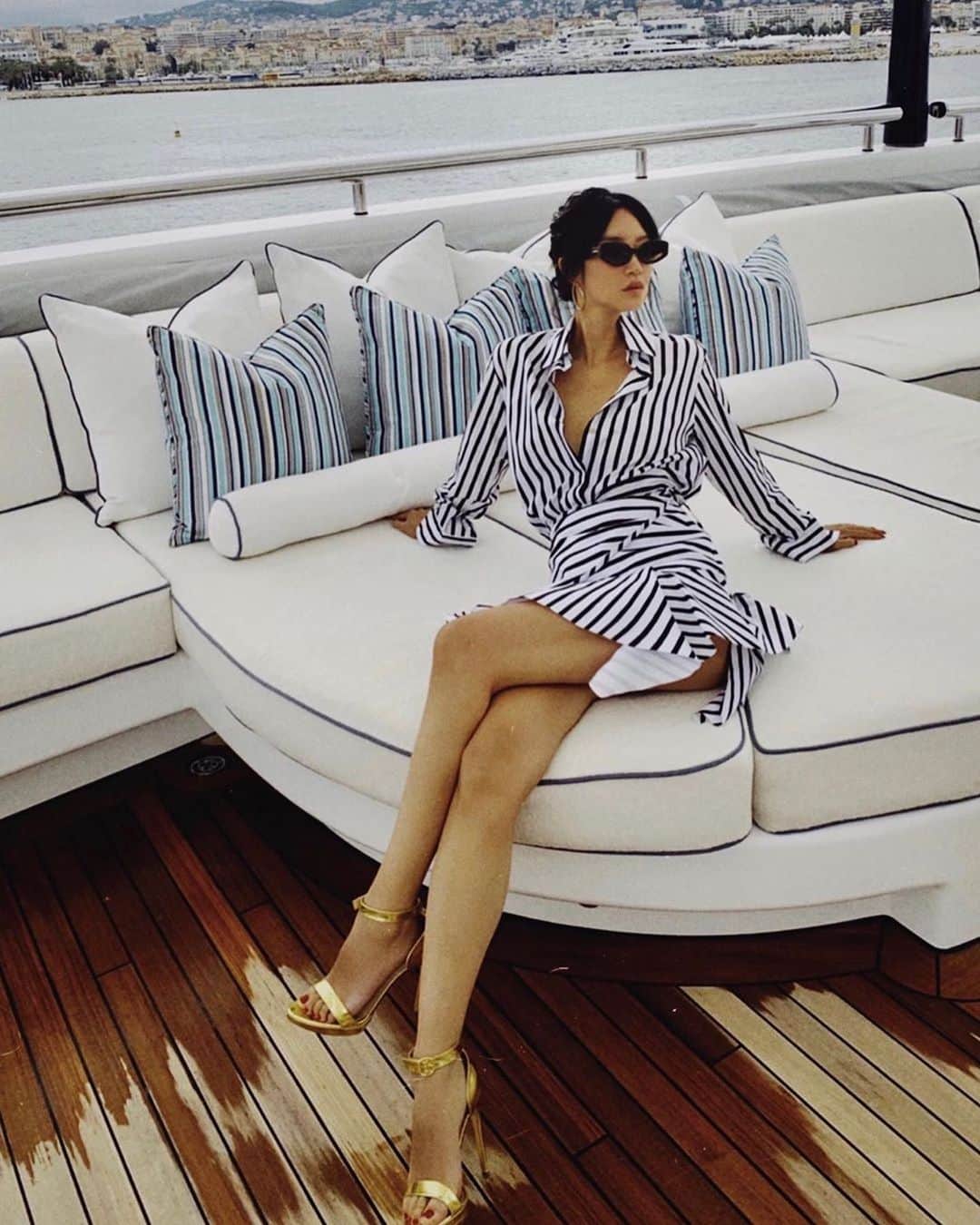 ルパートサンダーソンのインスタグラム：「#RSWomen | @bettybachz wears our classic Myril sandals while visiting #Cannes last week | styled by @olgatimofejeva | #CannesFilmFestival #RupertSanderson #FridayFeeling #ClassicSandals」