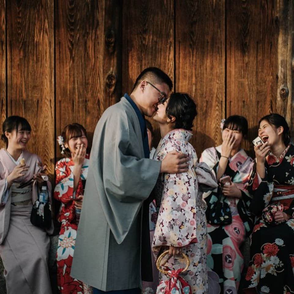 Huffington Postさんのインスタグラム写真 - (Huffington PostInstagram)「Some of the best engagement photos you probably haven't seen before. 💕 Engagement photography gets a bum rap as being cheesy, super awkward and at times cringeworthy. But when done right, these shoots can actually be strikingly beautiful. Case in point? this month, the wedding planning website @junebugweddings announced the winners of its annual “Best of the Best Engagement Photography” contest. Photographers from around the world submitted more than 5,000 images, but only 50 made it into the final collection.💍 Head to the link in bio to see more. // 📸: @ginaryanphoto, @beatatumphototulum, @jane_iskra, @jtobiason, @bethanyhowarthphoto, @bayleedennis, @bareodds & @jonathangipaya」5月31日 23時06分 - huffpost