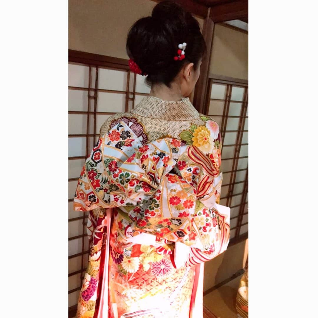 樋井明日香 さんのインスタグラム写真 - (樋井明日香 Instagram)「「白い巨塔」観ていただいた方々ありがとうございましたヽ(^o^) 周りからもたくさん反響があり、とても嬉しいです！！ 華子のお見合いシーンで着てた可愛いお着物です❤️ 下の方全然見えなかったので😢 帯もこんなに可愛くしていただきましたので載せちゃいます。」5月31日 23時07分 - hinoiasuka_0108