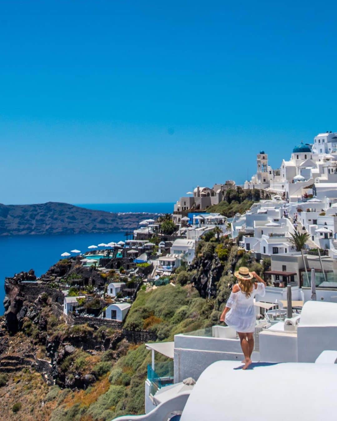 Wonderful Placesさんのインスタグラム写真 - (Wonderful PlacesInstagram)「Hello from @chromatasantorini of @utopianhotels. The view from up here is unbelievable 💙💙💙 We are excited to be here! #utopianhotels #myutopian #chromatasantorini . Pic by @cbezerraphotos」5月31日 23時09分 - wonderful_places