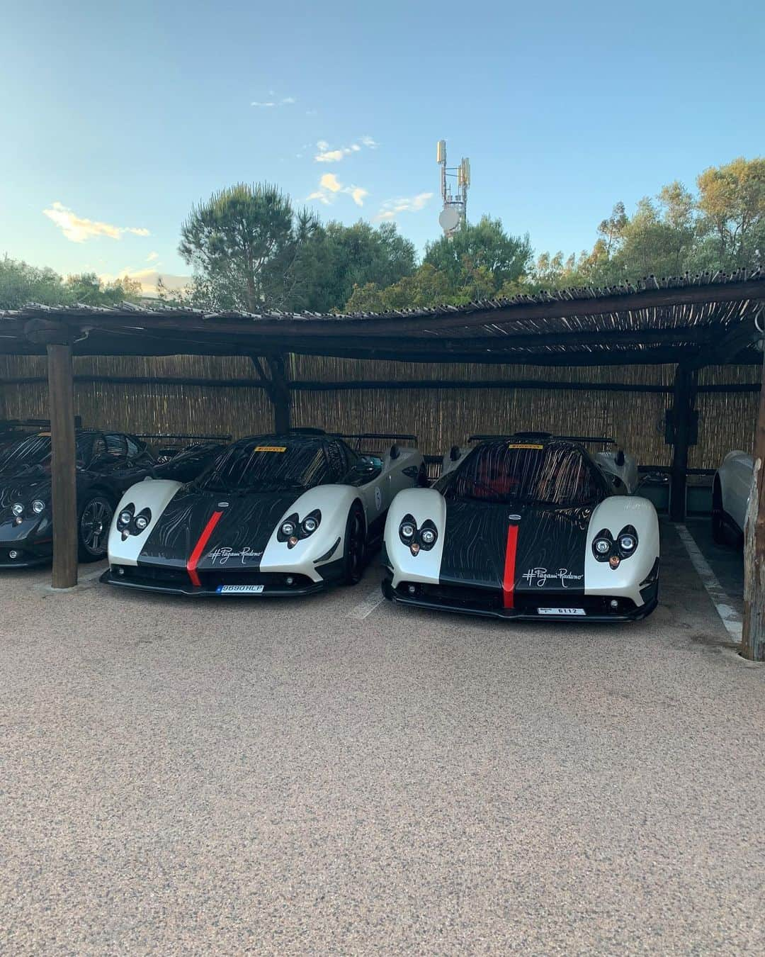 CarsWithoutLimitsさんのインスタグラム写真 - (CarsWithoutLimitsInstagram)「2 Zonda Cinques 😱😱😱😱 Pagani Raduno Rally 2019 Photo @sparky18888  #carswithoutlimits #pagani #raduno #zonda #cinque」5月31日 23時11分 - carswithoutlimits