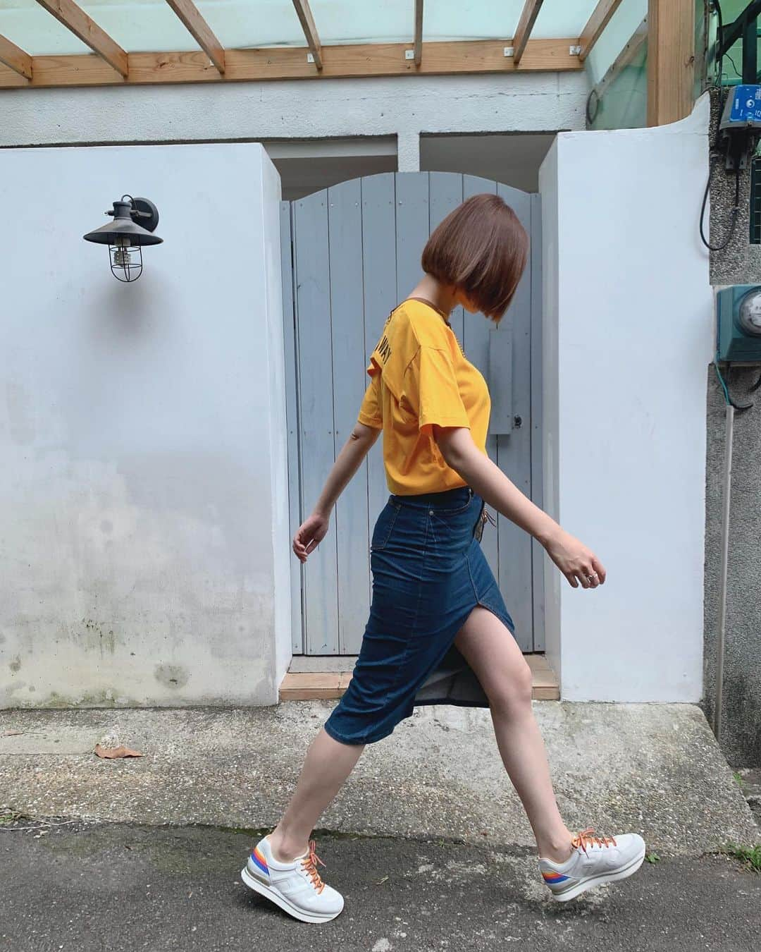 アンバー・アンさんのインスタグラム写真 - (アンバー・アンInstagram)「Yeeeeeeeeellow 🍌Rainnnnnnnnnbow🌈 #ootd #izzue #victoriajeans #codysanderson #hogan」5月31日 23時15分 - xinya_an