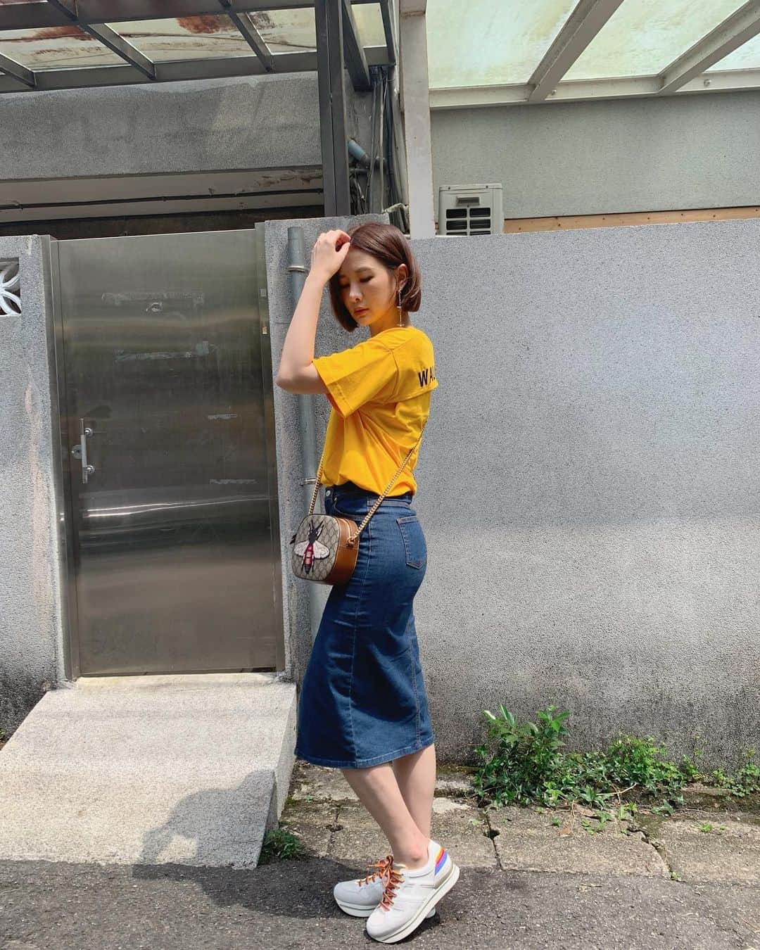 アンバー・アンさんのインスタグラム写真 - (アンバー・アンInstagram)「Yeeeeeeeeellow 🍌Rainnnnnnnnnbow🌈 #ootd #izzue #victoriajeans #codysanderson #hogan」5月31日 23時15分 - xinya_an