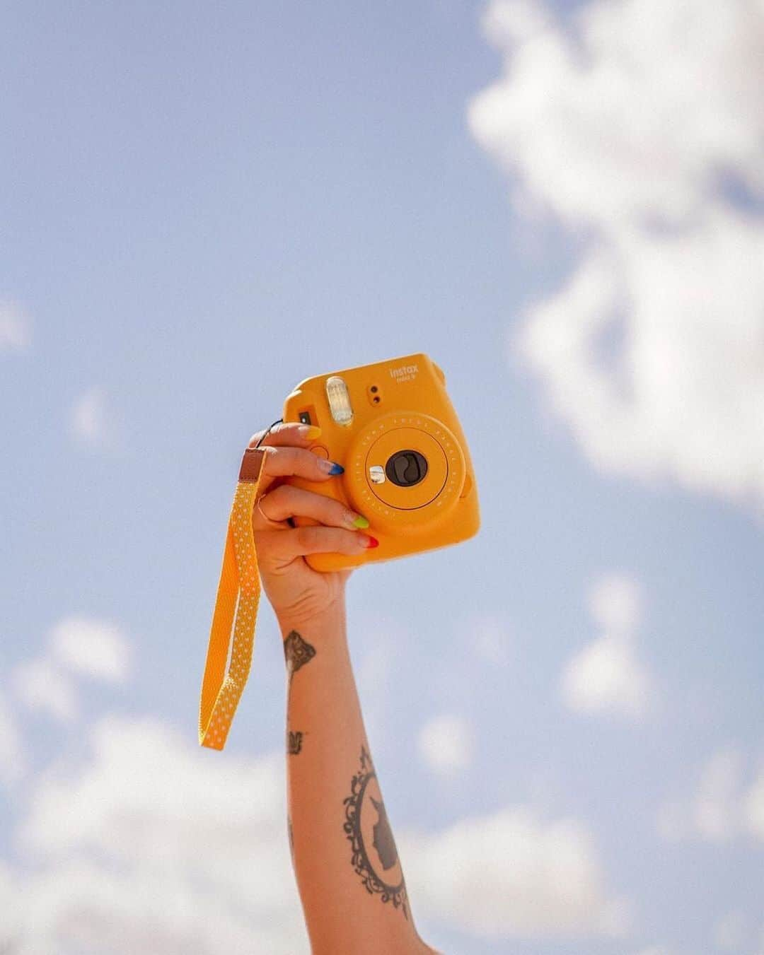 Urban Outfittersさんのインスタグラム写真 - (Urban OutfittersInstagram)「Fun fact: selfies are cuter on Instax film. #UOTech @UrbanOutfittersHome @taytux」5月31日 23時15分 - urbanoutfitters