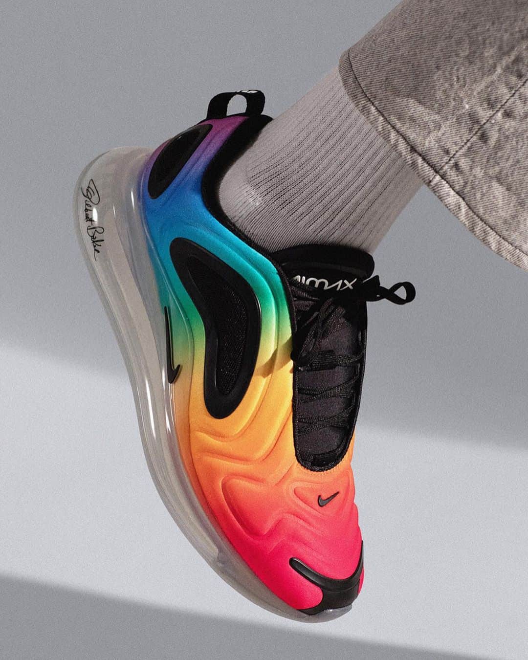 Sneaker Newsさんのインスタグラム写真 - (Sneaker NewsInstagram)「The Nike #BETRUE Collection officially releases on June 1st at select retailers worldwide, followed by a June 8th release in North America and Nike.com. For a full detailed look, tap the link in our bio.」5月31日 23時27分 - sneakernews