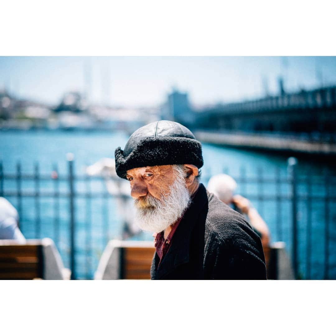 VuTheara Khamさんのインスタグラム写真 - (VuTheara KhamInstagram)「Face of Istanbul, Galata Bridge, Istanbul 🇹🇷 . #istanbul #streetphotography #myfeatureshoot #featureshoot #magnumphotos #street_photo_club ' #street_photography  #ig_street」5月31日 23時27分 - vutheara