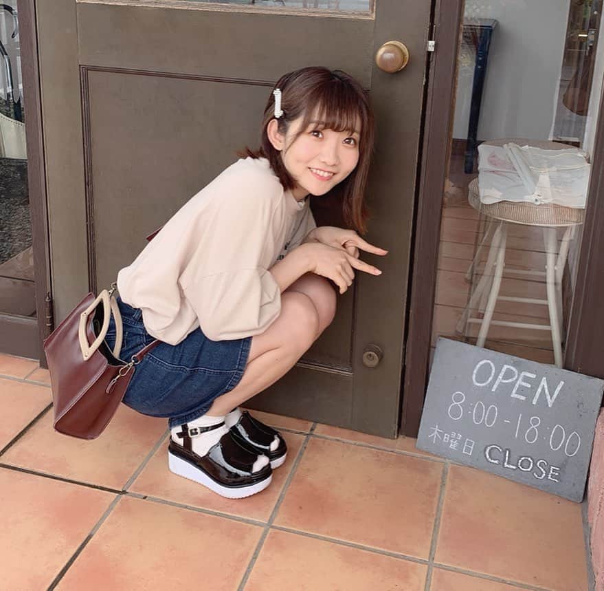 夏川愛実のインスタグラム：「ㅤㅤㅤㅤㅤㅤㅤㅤㅤㅤㅤㅤㅤ ㅤㅤㅤㅤㅤㅤㅤㅤㅤㅤㅤㅤㅤ  のせてなかった #私服 ㅤㅤㅤㅤㅤㅤㅤㅤㅤㅤㅤㅤㅤㅤㅤㅤㅤㅤㅤㅤㅤㅤㅤㅤㅤㅤㅤㅤㅤㅤ シンプル。 ㅤㅤㅤㅤㅤㅤㅤㅤㅤㅤ トップス @olive_des_olive_official ㅤㅤㅤㅤㅤㅤㅤㅤㅤㅤ ベルト @apres_jour  靴 @majesticlegon_official  スカート @gu_global ㅤㅤㅤㅤㅤㅤㅤㅤㅤㅤㅤㅤㅤㅤㅤㅤㅤㅤㅤㅤ ㅤㅤㅤㅤㅤㅤㅤㅤㅤㅤㅤㅤㅤㅤㅤㅤㅤㅤㅤㅤ ㅤㅤㅤㅤㅤㅤㅤㅤㅤㅤㅤㅤㅤㅤㅤㅤㅤㅤㅤㅤㅤㅤ #私服コーデ#春コーデ#コーデ#春服#大学生コーデ#今日のコーデ #majesticlegon#olivedesolive#gu#apresjour  #低身長コーデ#148cmコーデ#デニムスカート#ベージュ #シンプルコーデ#guコーデ#プチプラコーデ ㅤㅤㅤㅤㅤㅤㅤㅤㅤㅤㅤㅤㅤㅤㅤㅤㅤㅤㅤㅤㅤㅤㅤㅤ」