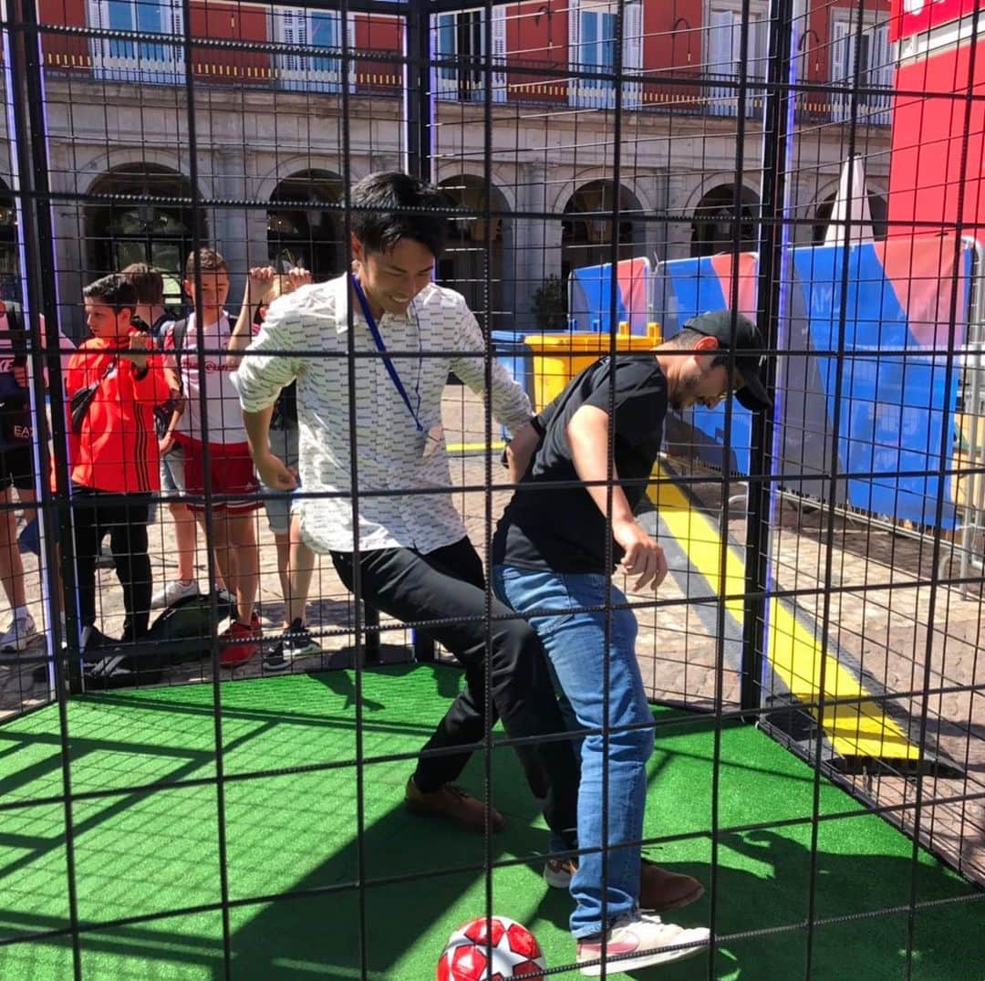 大川佑のインスタグラム：「この決勝への旅で初めてお会いした東海オンエアのりょうさん@TO_RYOO 、本当にサッカー好きで好青年！」