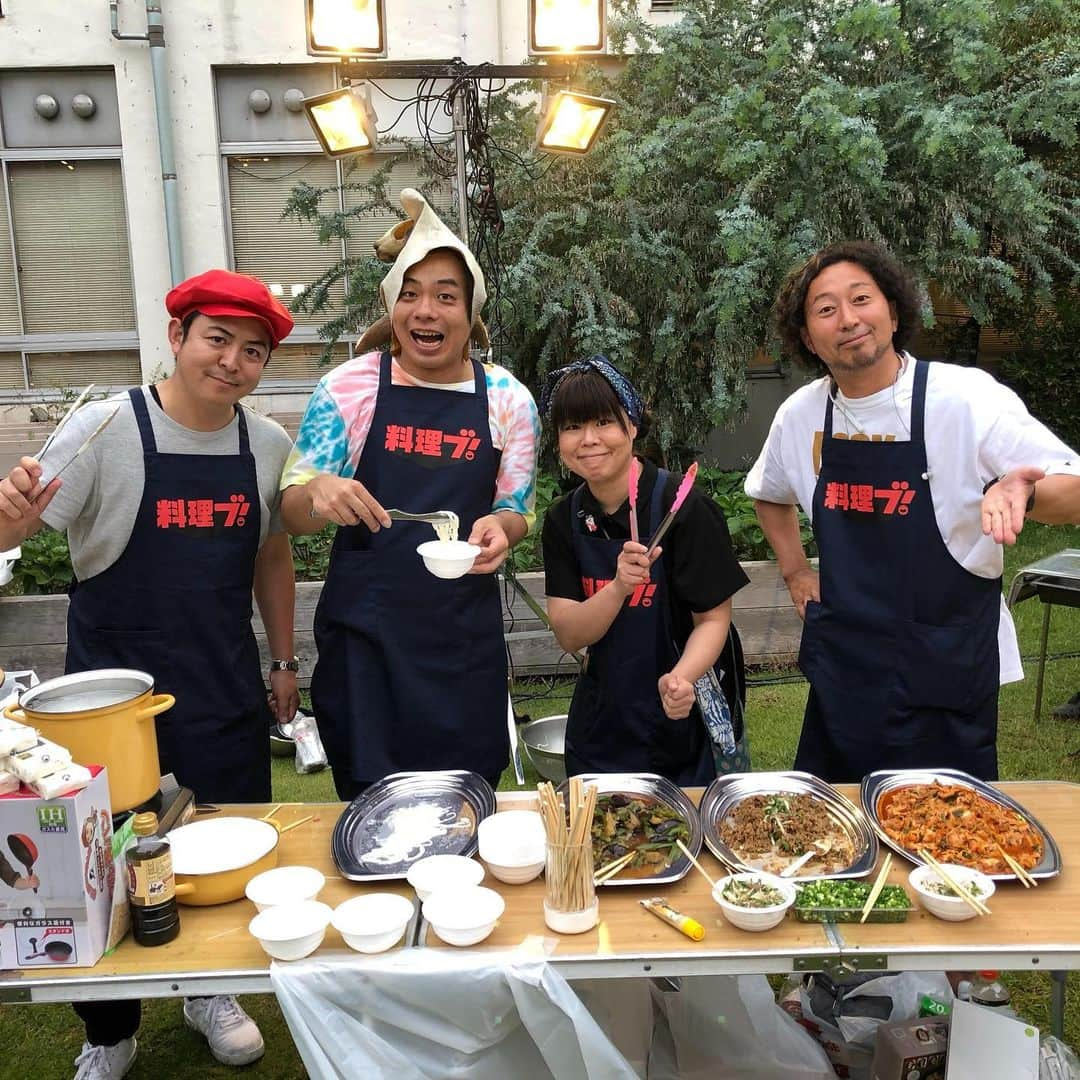 いけや賢二さんのインスタグラム写真 - (いけや賢二Instagram)「月一よしもと本社でBBQでした。 料理ブでそうめんを出しました！ #よしもと #料理ブ #いけや賢二 #バンビーノ藤田 #ボルサリーノ関 さん #イシバシハザマ石橋 くん #BBQ #おとう飯クッカー #発売中 #アマゾン #などで売ってます #マネージャー #とうもろこし #食って #さぼってます」5月31日 23時33分 - ikeya0705