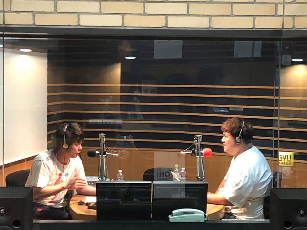 池田真一のインスタグラム：「【いよいよ明日からです!!】 メッセージ送ってねー！ FM OH！のSaturday Music Show6月はダブルアートが担当させて頂きます！ 大好きな音楽について2人で熱く語ります！ 毎週土曜日お昼12時〜 メッセージは『#ダブサタ』もしくはFM OH！のHPのリクエストフォームから番組を選んで送って下さい！」