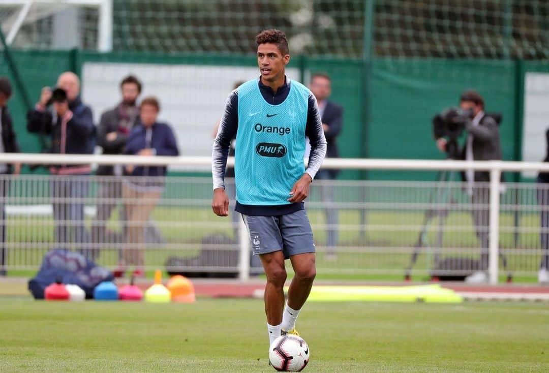 ラファエル・ヴァラーヌさんのインスタグラム写真 - (ラファエル・ヴァラーヌInstagram)「Entraînement !! ⚽️🇫🇷 #TeamVarane #equipedefrance」5月31日 23時58分 - raphaelvarane