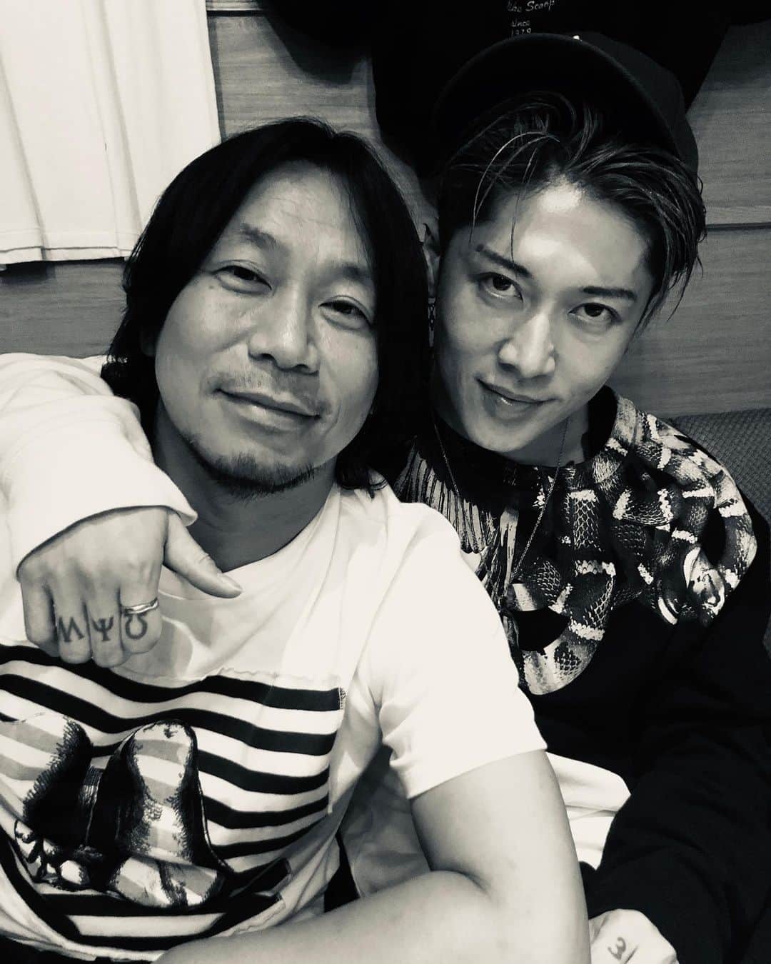 のインスタグラム：「#miyavi #iamproudtobeyourfriend」