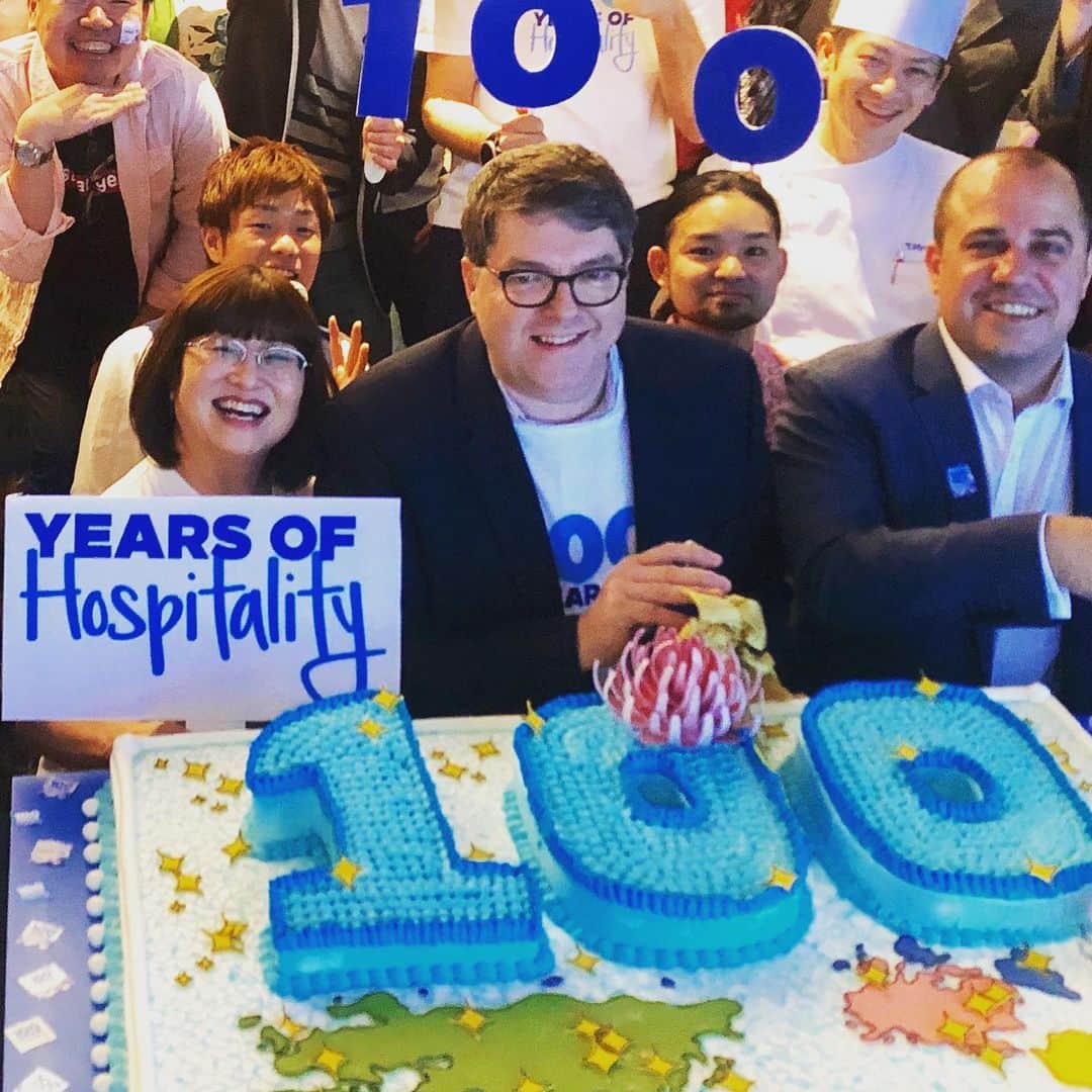 ヒルトン大阪 Hilton Osakaさんのインスタグラム写真 - (ヒルトン大阪 Hilton OsakaInstagram)「Happy 100th Hilton! ヒルトン100周年を盛大にお祝いいたしました！ #hilton100  #ヒルトン大阪  #hiltonosaka」5月31日 23時59分 - hiltonosaka