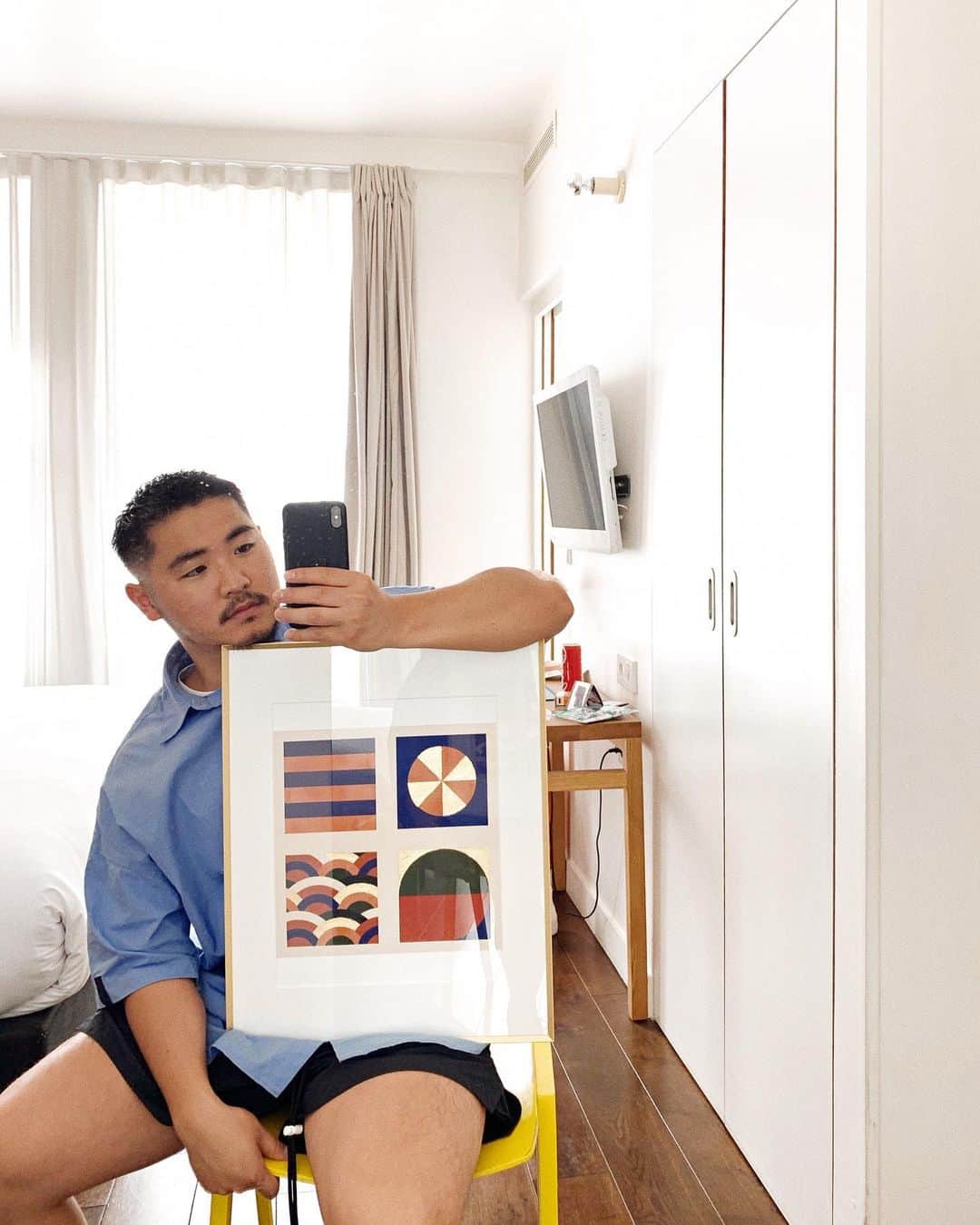 のインスタグラム：「Je suis japonais 🤙 My baby 🍼  #Paris #art」