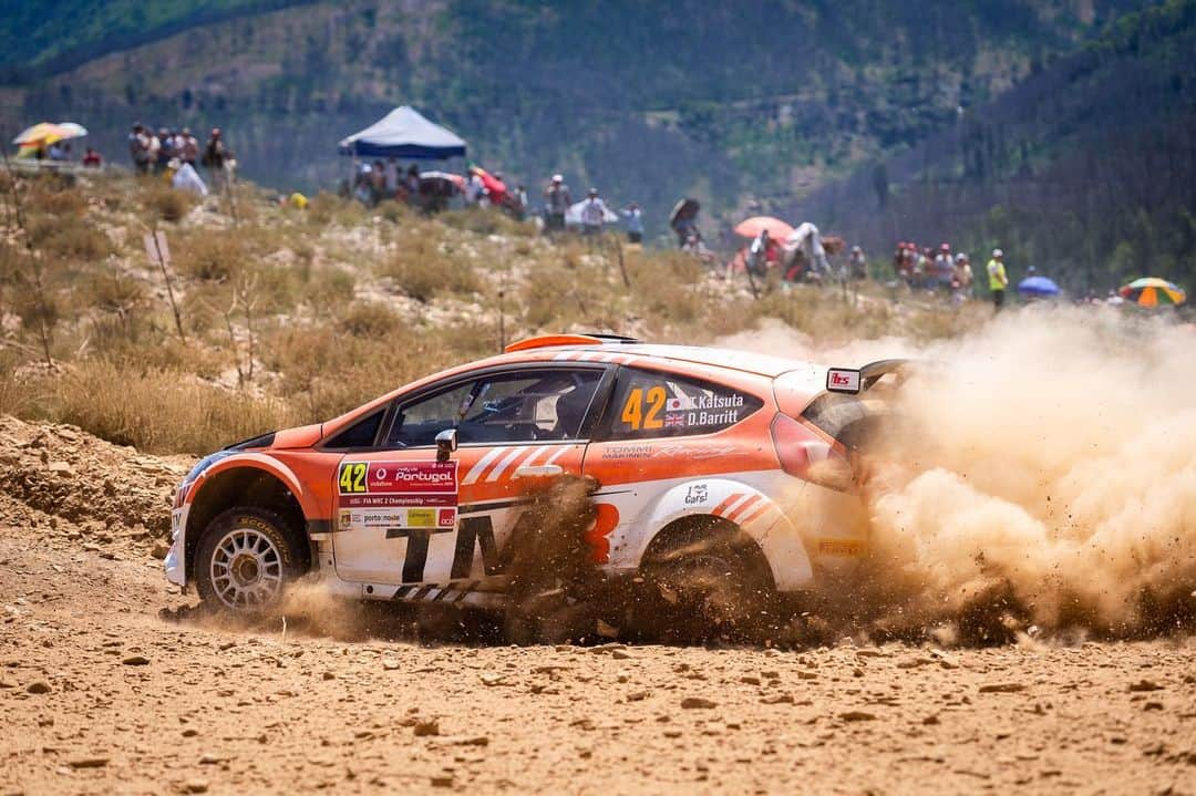 勝田貴元さんのインスタグラム写真 - (勝田貴元Instagram)「We had pretty good speed Day1. But we dropped P5 from P2 in WRC2 class due to we got punkture on SS6. We didn’t hit rock just off bead at some compression.☹️ It was big disappointment but otherwise went well! Tomorrow new day!  We’ll try to catch front!  I don’t give up! Thank you team guys!💪 📸 @timoanisphotography  DAY1は割と安定して速かったのですが、SS6でまさかのパンクでWRC2クラスの5番手に後退しました。 しっかりタイヤマネージメントしながら良いスピードを保ってベイビーやコペッキーと競り合っていたのですが、ヘアピンでサイド引いた際にビードが落ちました😩 とても残念ですが、明日はさらに長いので、まだまだ諦めず追い上げます👊 @mm.motorsport @danbarritt @rallyportugal @officialwrc #takamotokatsuta」6月1日 5時33分 - takamotokatsuta