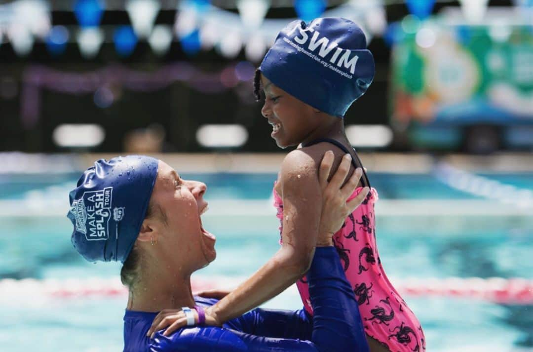 エリザベス・バイゼルさんのインスタグラム写真 - (エリザベス・バイゼルInstagram)「Every single child deserves to learn how to swim. I live for moments like this because they exemplify the impact the USA Swimming Foundation’s #MakeASplash initiative has had on communities throughout the country. 7.5 million children taught to swim and counting!」6月1日 0時15分 - ebeisel34