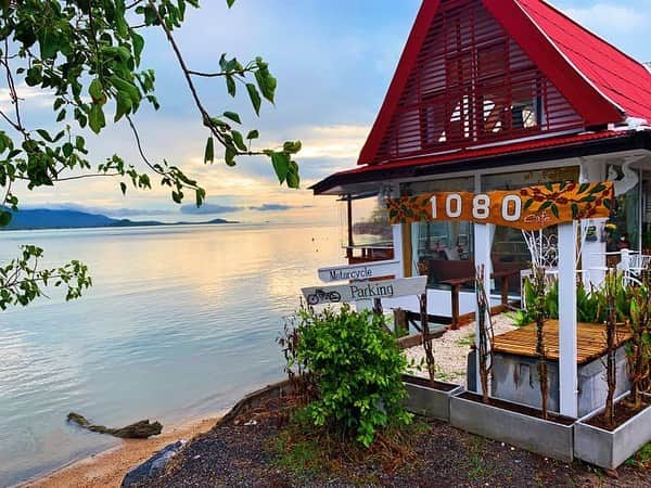 プリンス・マックさんのインスタグラム写真 - (プリンス・マックInstagram)「My new coffee shop “1080 sunset cafe” is officially open! If you manage to be in Thailand please stop by for a coffee! #kohsamui #coffee #cafe #sunset #samui #thailand」6月1日 0時09分 - henry_princemak