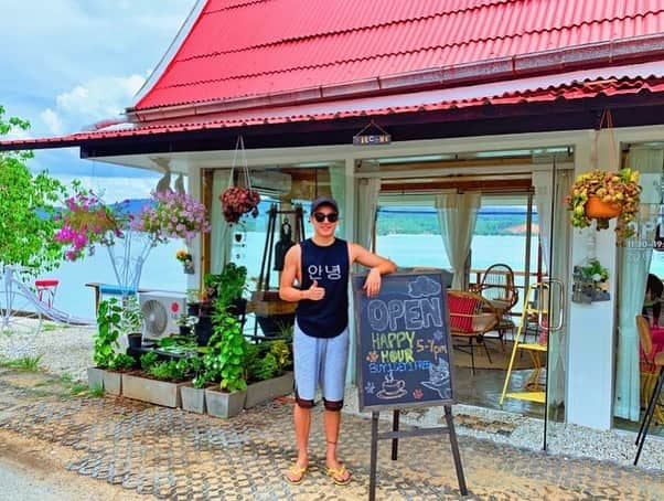 プリンス・マックさんのインスタグラム写真 - (プリンス・マックInstagram)「My new coffee shop “1080 sunset cafe” is officially open! If you manage to be in Thailand please stop by for a coffee! #kohsamui #coffee #cafe #sunset #samui #thailand」6月1日 0時09分 - henry_princemak