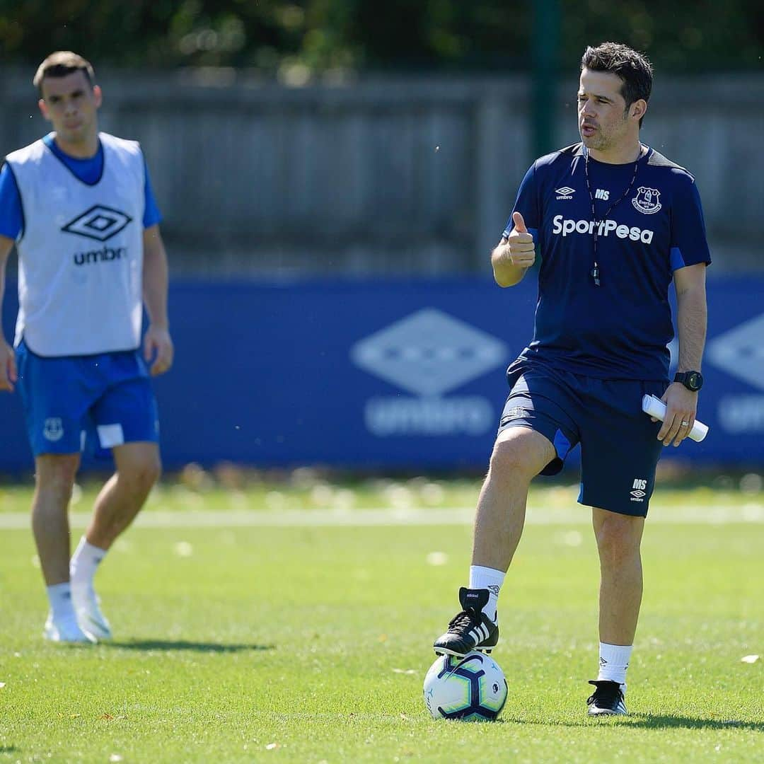 エヴァートンFCさんのインスタグラム写真 - (エヴァートンFCInstagram)「One year of Marco. ✅👊🏻🔵 • • • #onthisday #premierleague #epl #pl #efc #everton #coyb #football #manager #marcosilva」6月1日 0時10分 - everton